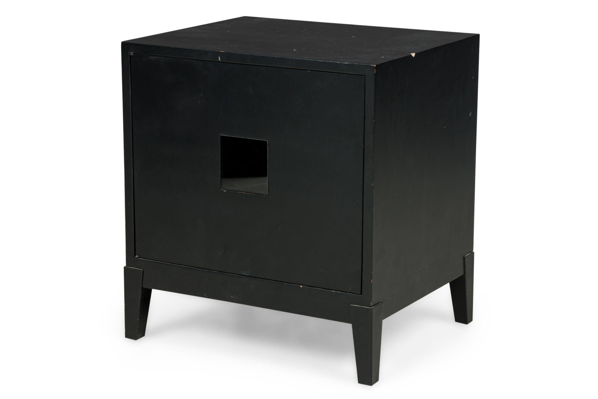 Mid-Century Modern Pair of American Mid-Century Black Matte and Lacquer Bedside Tables For Sale
