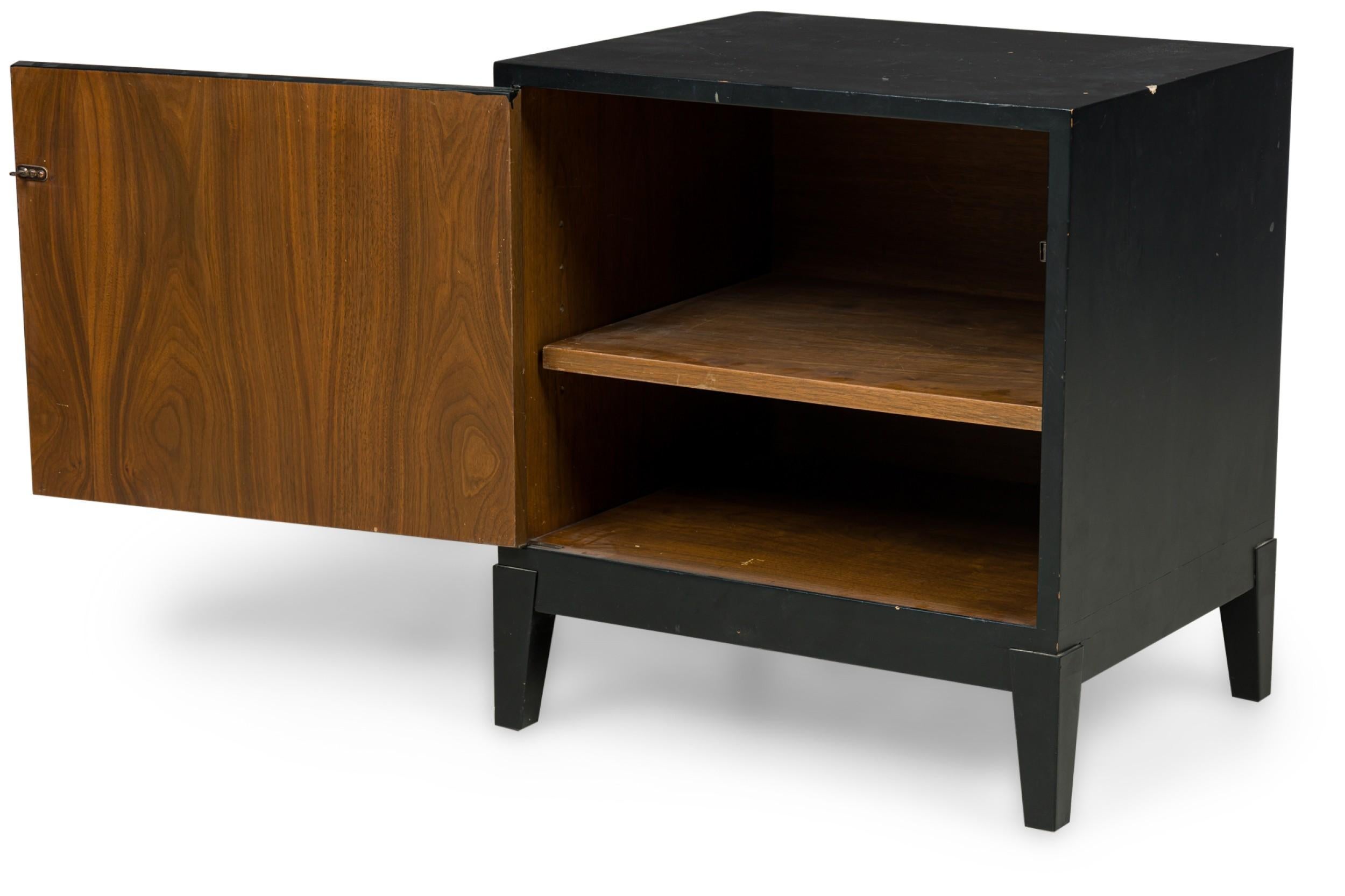 Pair of American Mid-Century Black Matte and Lacquer Bedside Tables For Sale 1