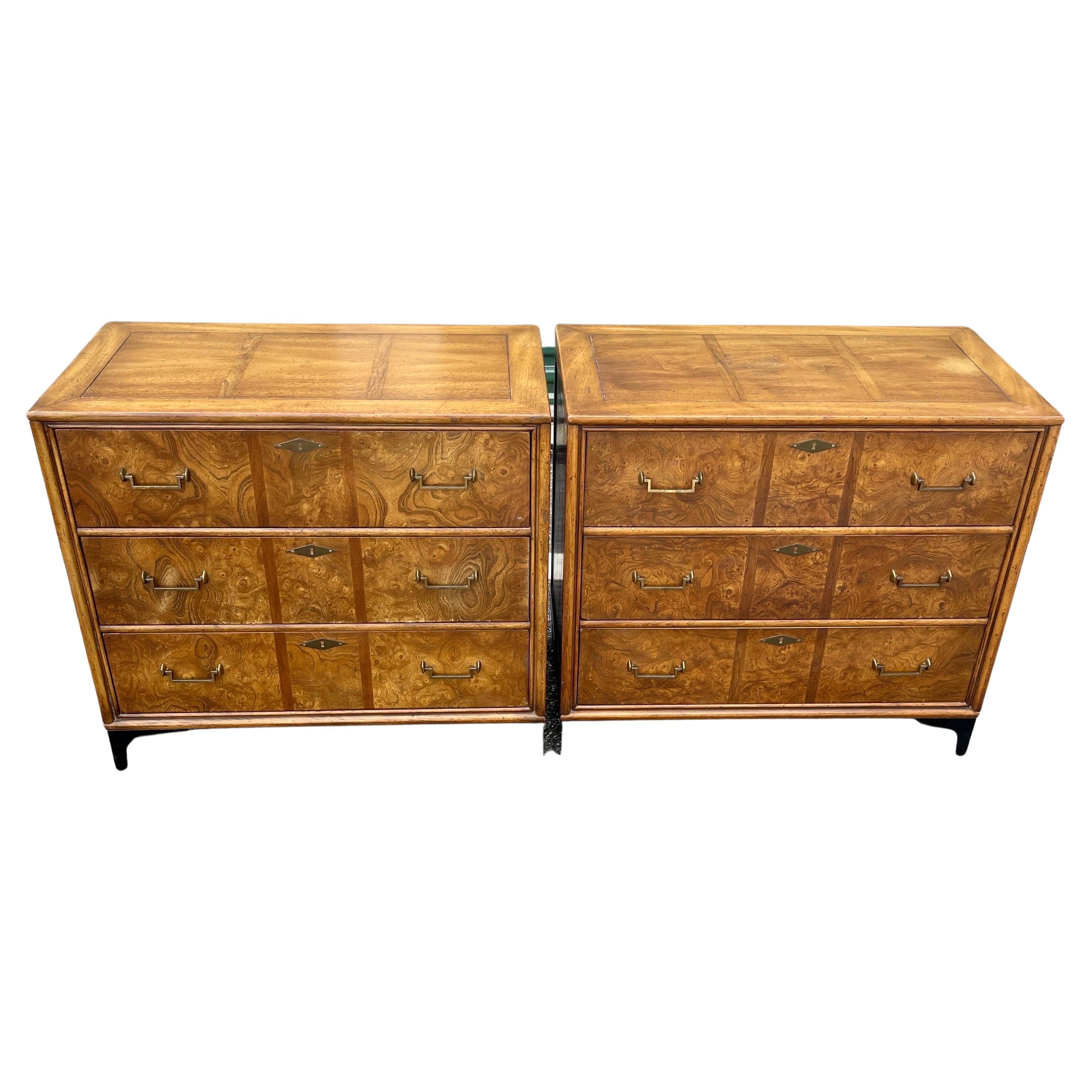 American Pair of Mid-Century Mastercraft Chests of drawers, dressers or Night Stands with the original brass hardware.
The drawers are in good easy to used working condition with no smells or disfunction. Tops has age-appropriate wear as seen on