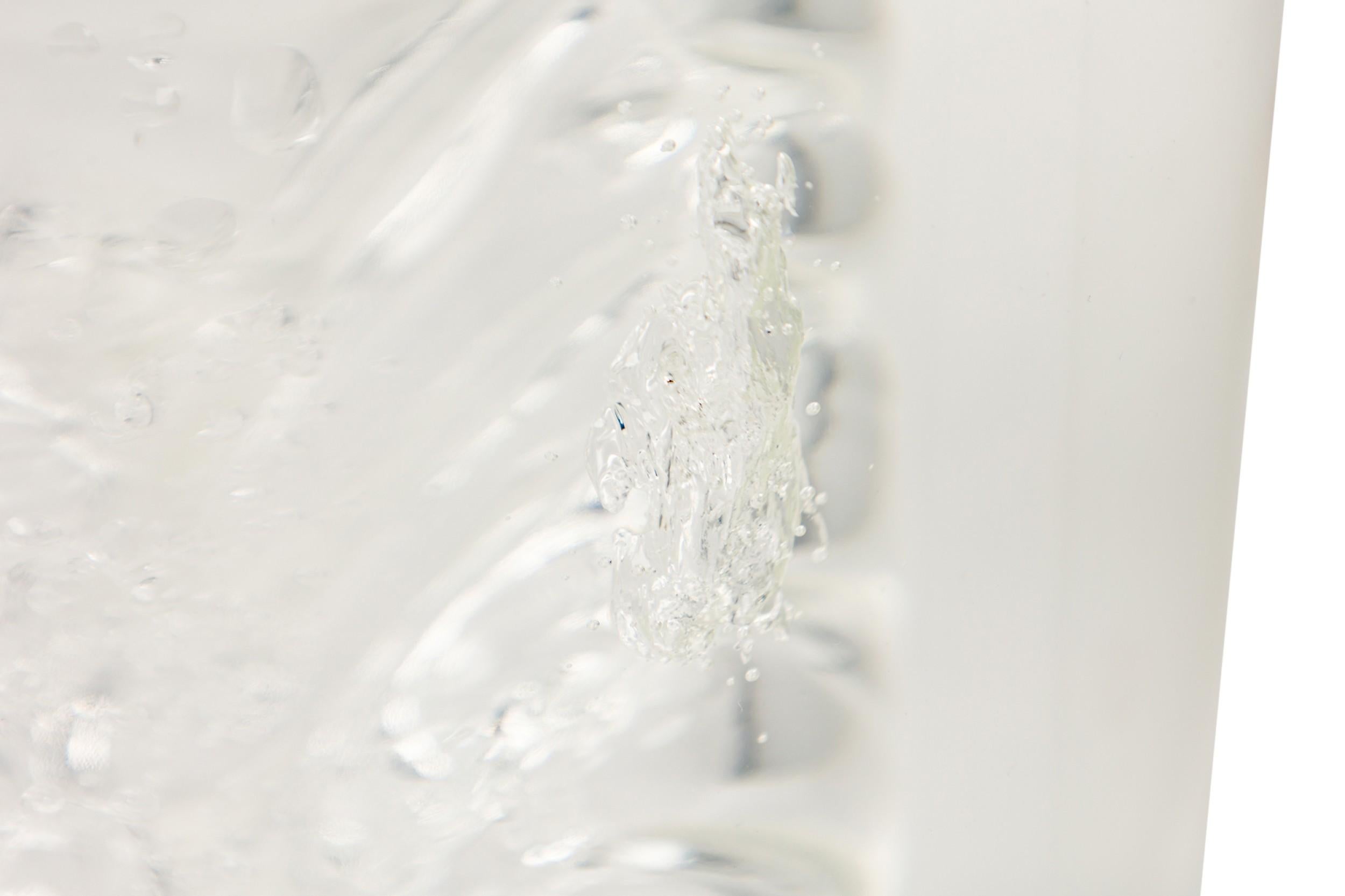 Pair of American Mid-Century Modern Acrylic Lucite Cylindrical Sculptures in vendita 3