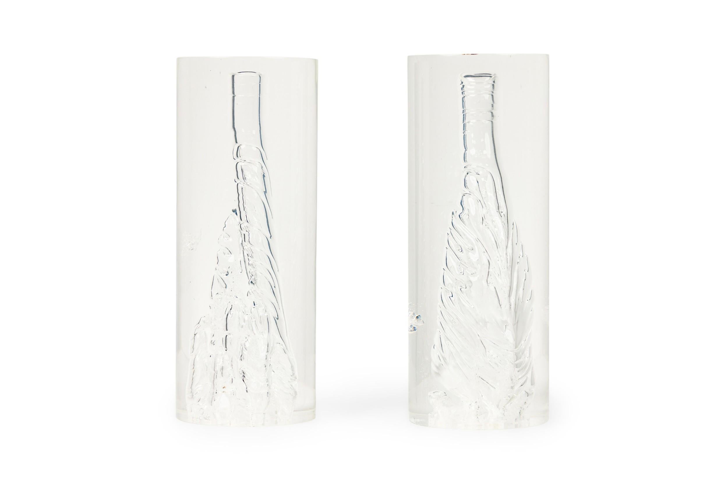 Mid-Century moderno Pair of American Mid-Century Modern Acrylic Lucite Cylindrical Sculptures in vendita