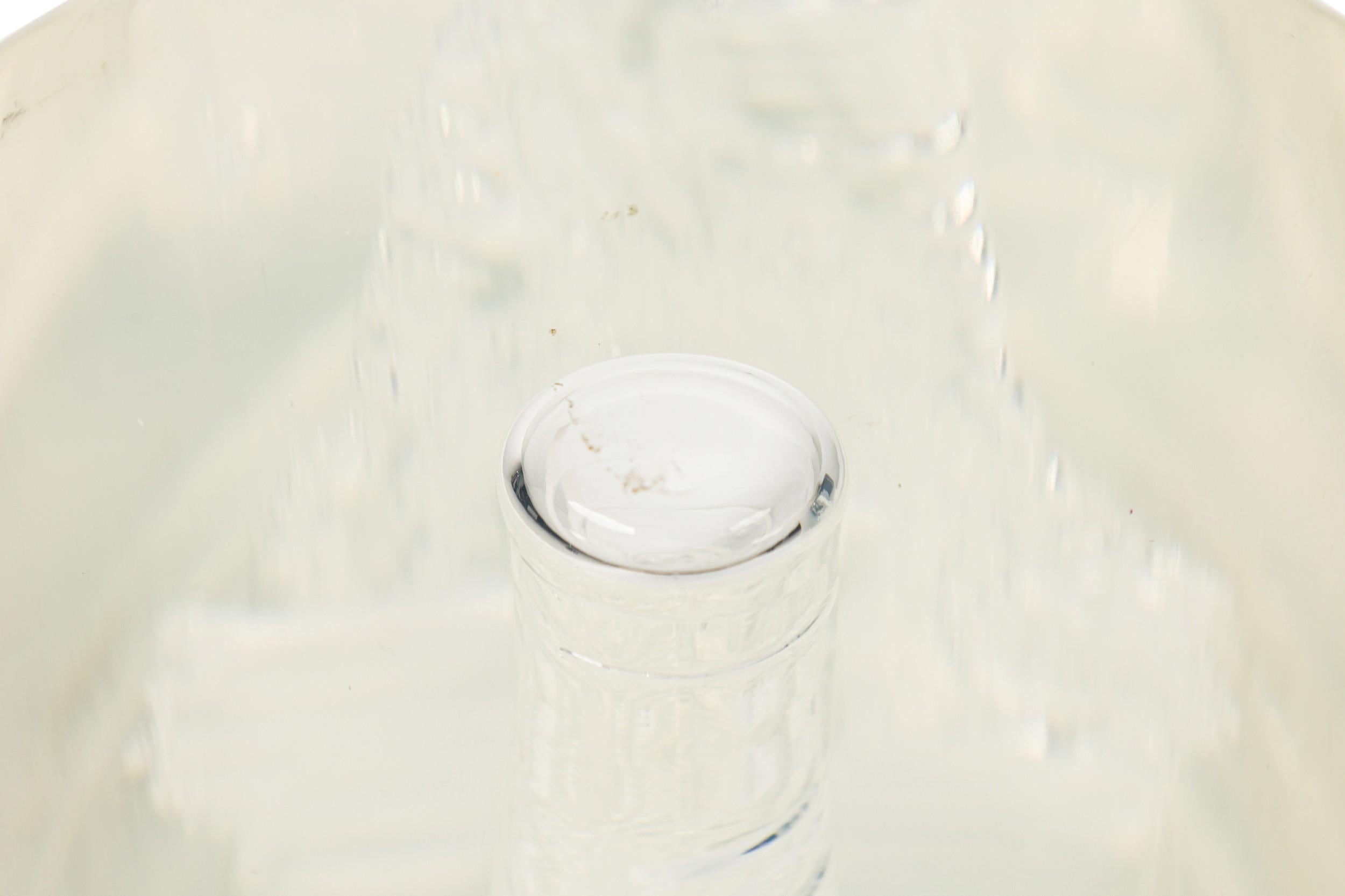 Pair of American Mid-Century Modern Acrylic Lucite Cylindrical Sculptures in vendita 2