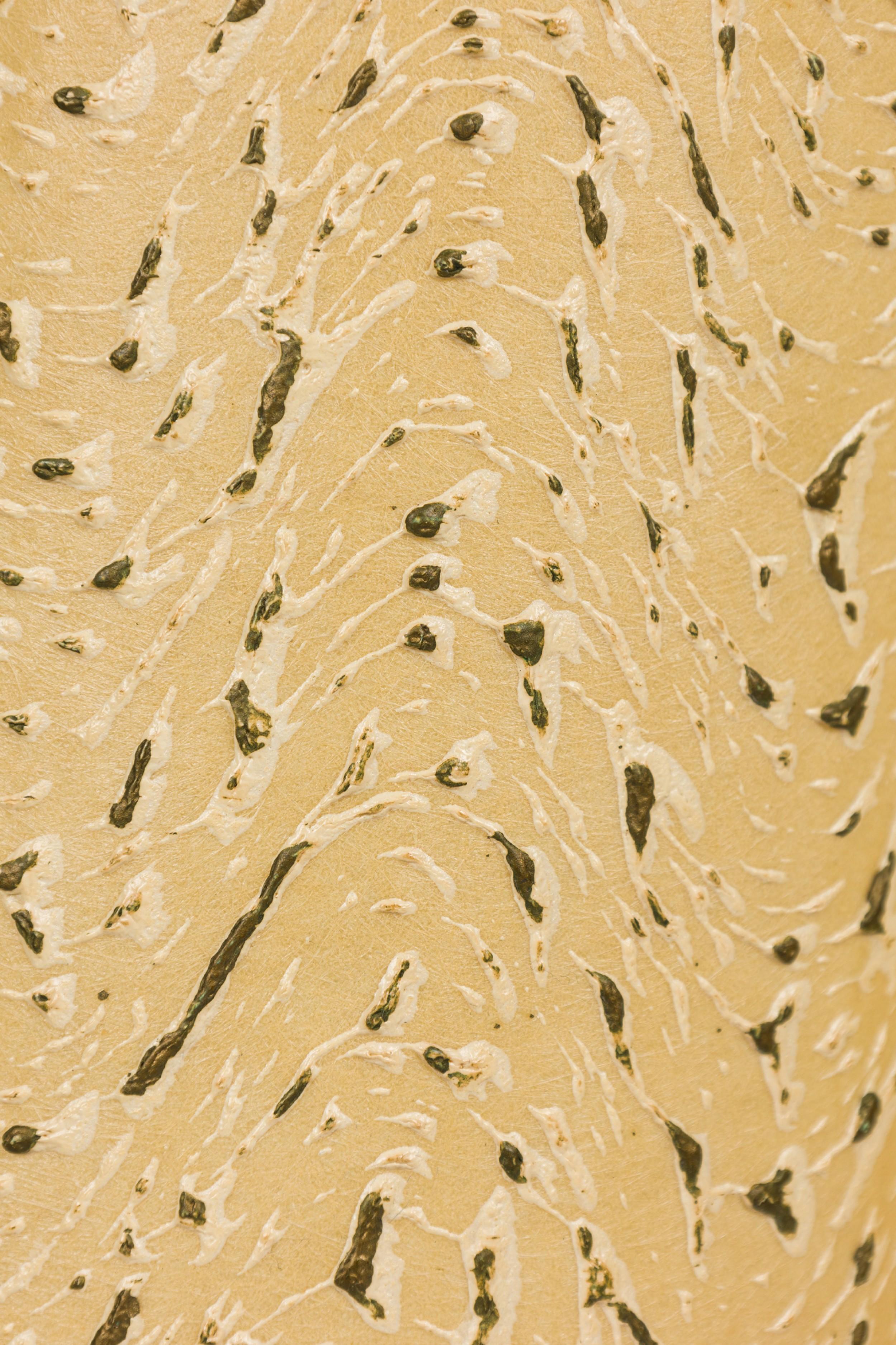 Pareja de lámparas de sobremesa americanas de mediados de siglo en forma de S de latón y nogal Latón en venta