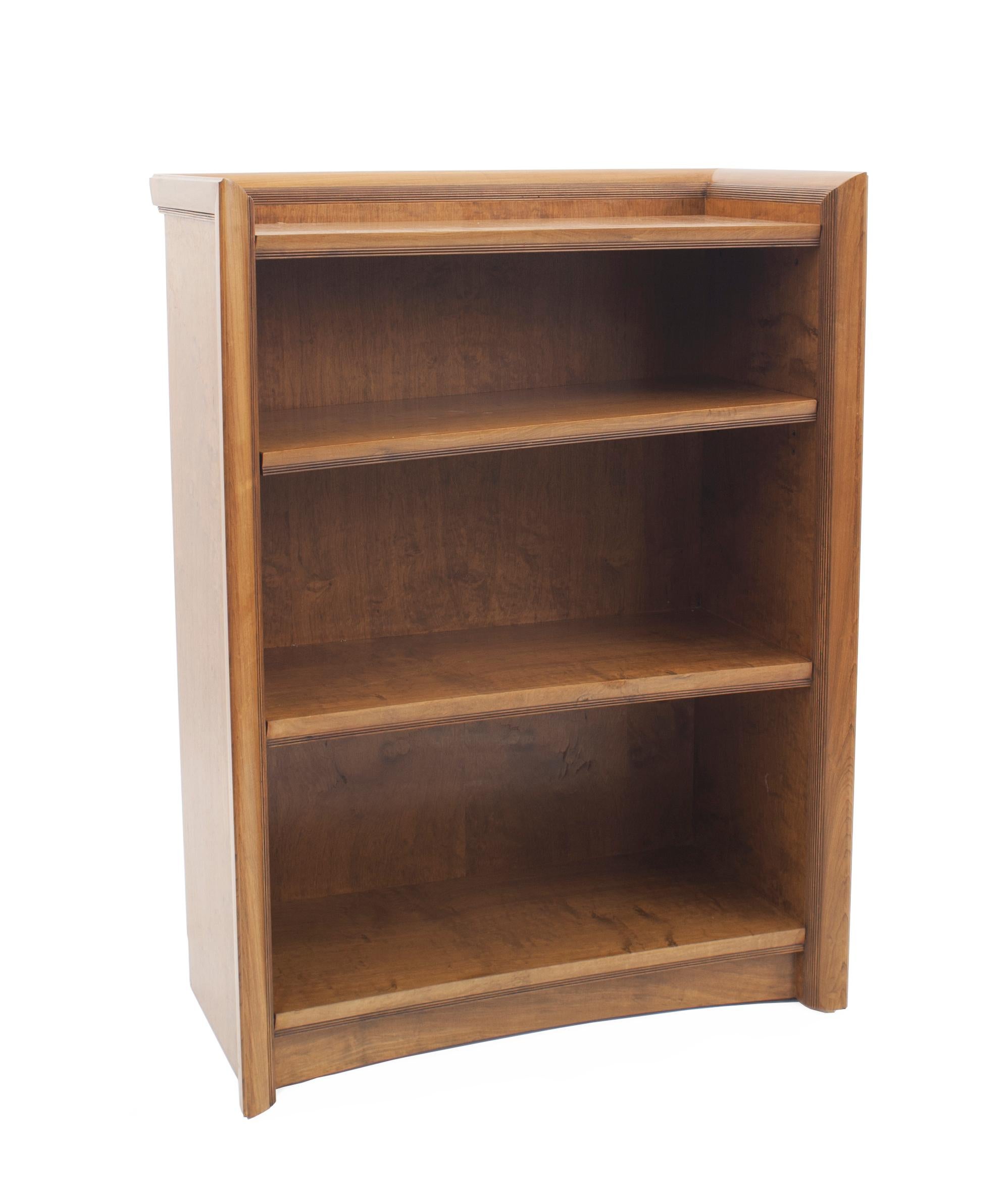 Pair of American Mid-Century (1950s) maple bookcase cabinets having a low backrail with 3 open shelves and fluted trim
