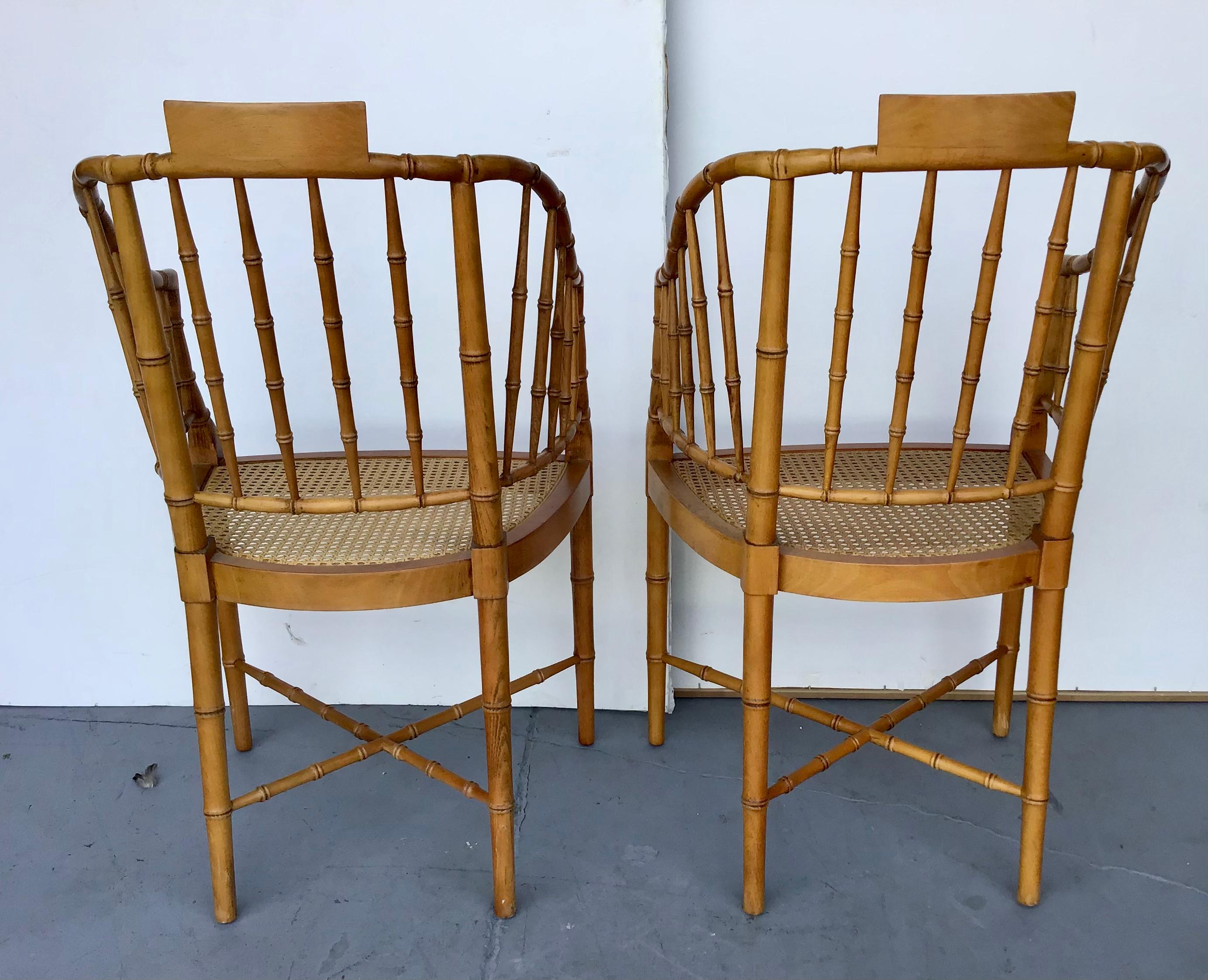 Américain Paire de chaises tubulaires américaines en faux bambou de style mi-siècle en vente