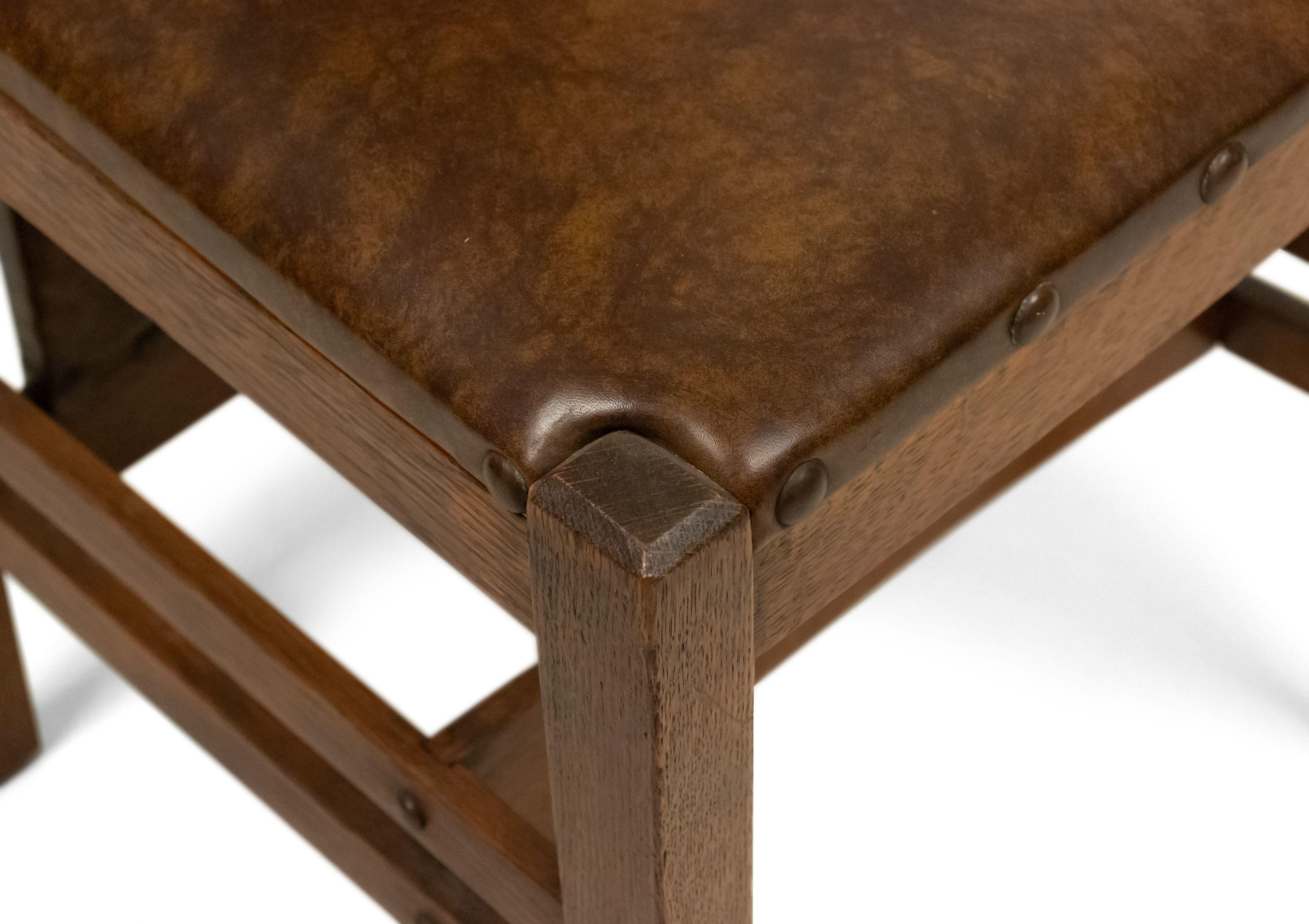 Coppia di poltrone in pelle di Oak Oak Mission americane In condizioni buone in vendita a Queens, NY