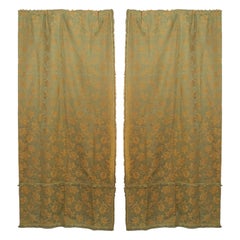 Paire de rideaux en soie à fleurs vertes et dorées de style Mission américain