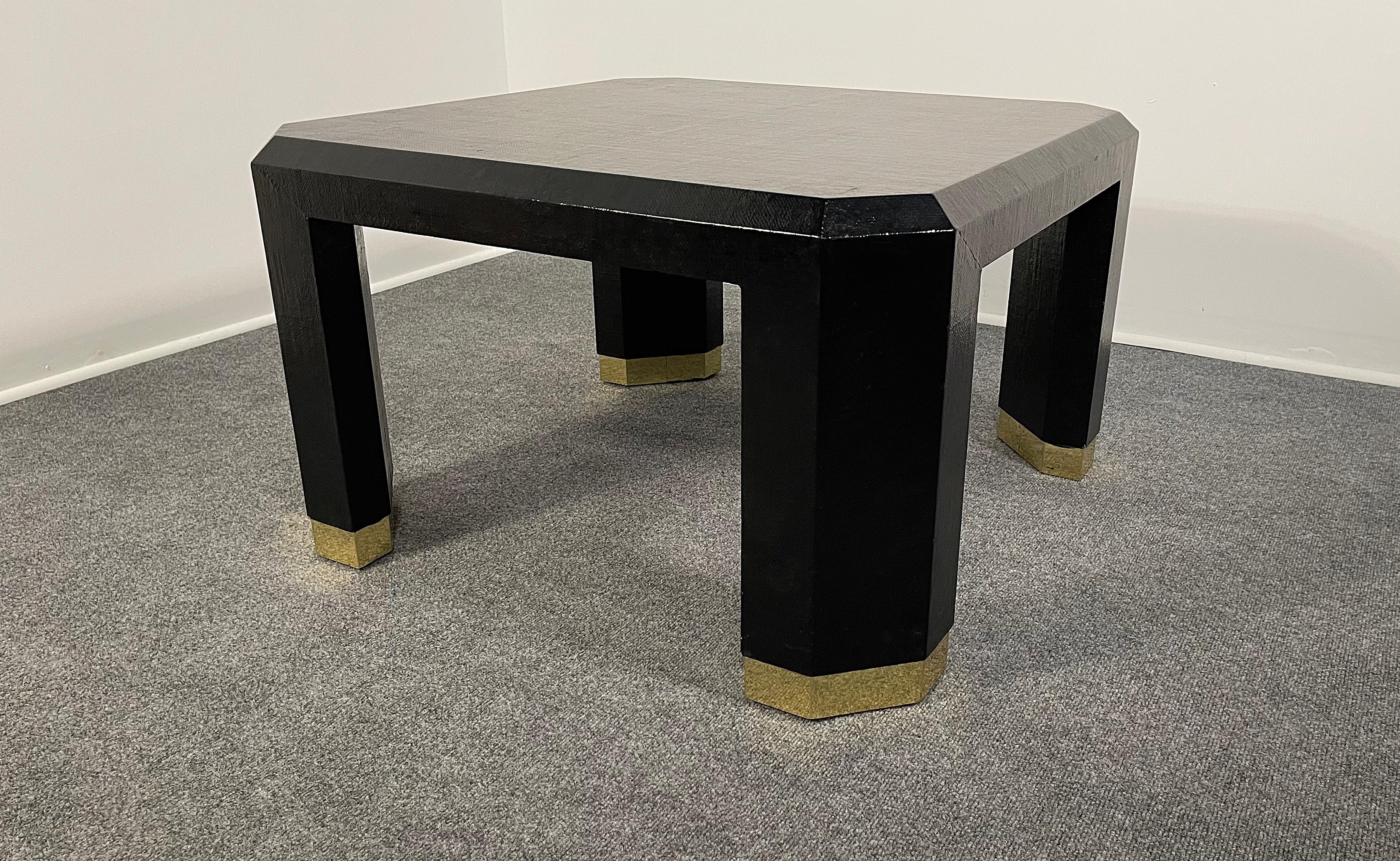Each table overall covered in black Lacquer 