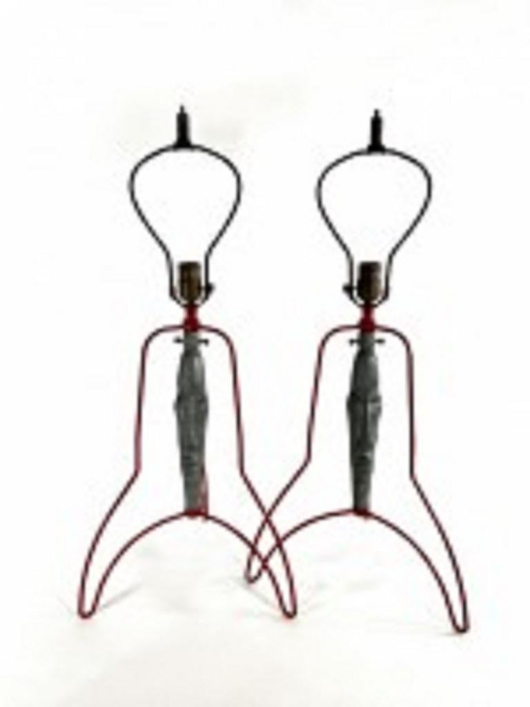 Paar amerikanische moderne figurale Eisen-Tischlampen aus Eisen (Moderne der Mitte des Jahrhunderts) im Angebot