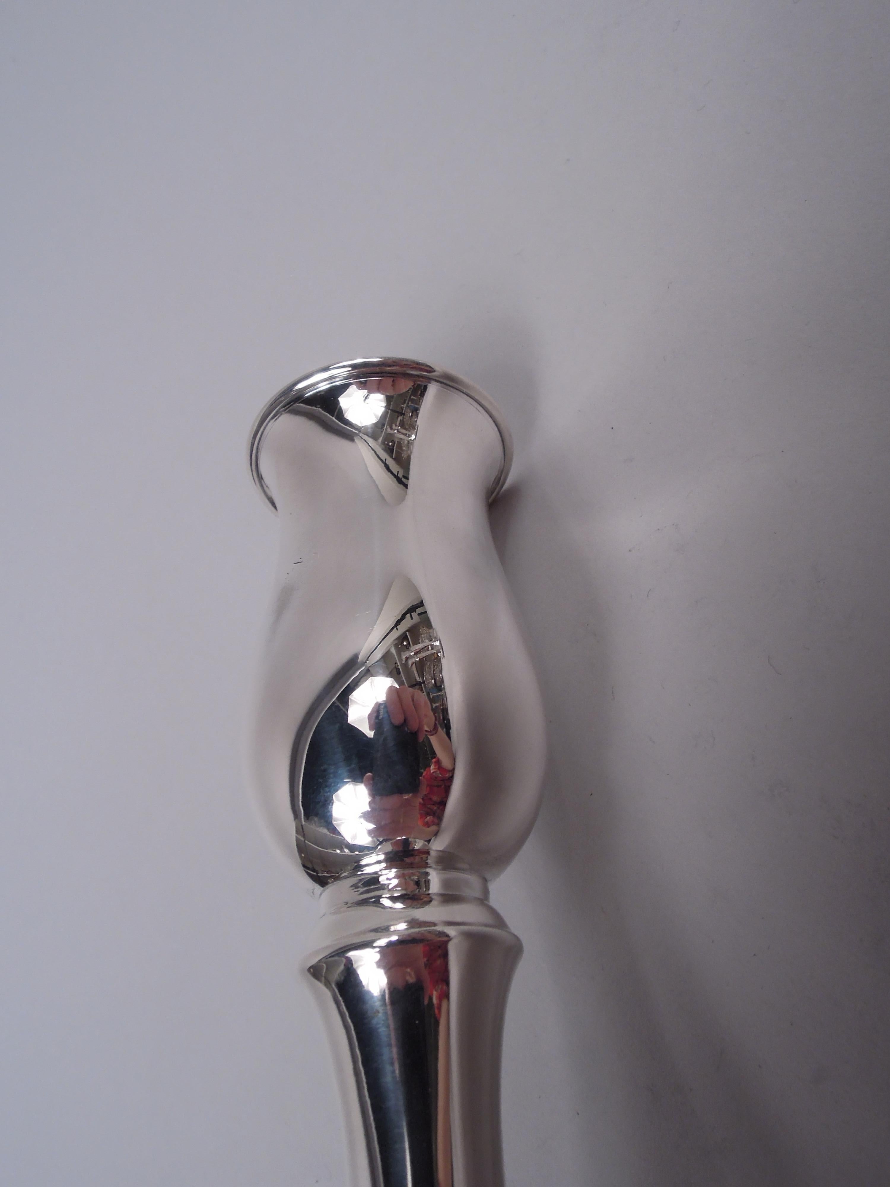 Pair of American Modern Georgian Sterling Silver Candlesticks In Good Condition For Sale In New York, NY