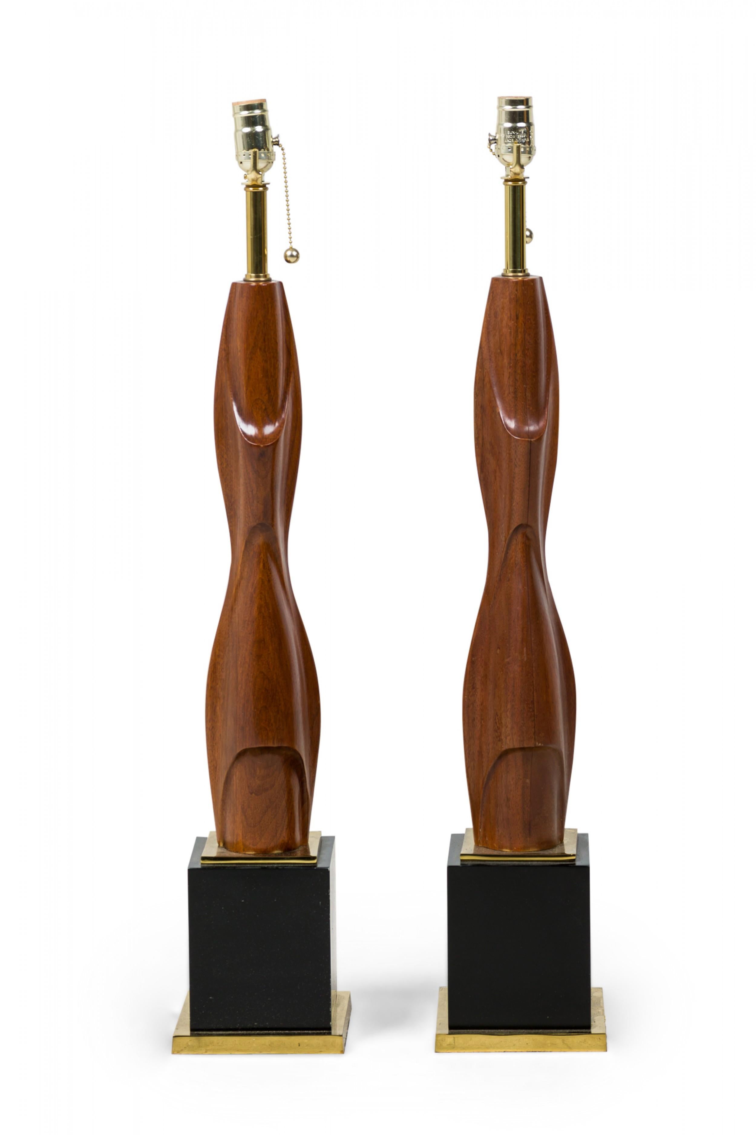 Paire de lampes de table American modern en acajou et laiton, Laurel Lamp Company Bon état - En vente à Queens, NY