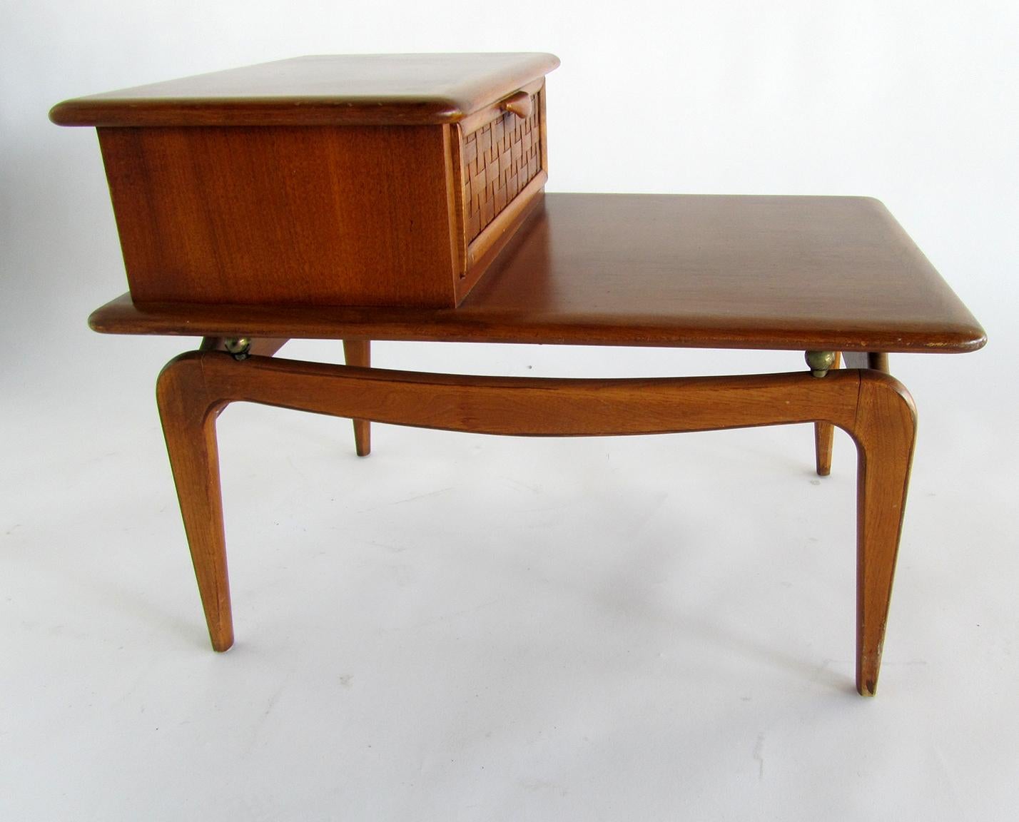 Mid-Century Modern Pair of American Modern Walnut 2-Tier Nightstands, Lane Altavista For Sale