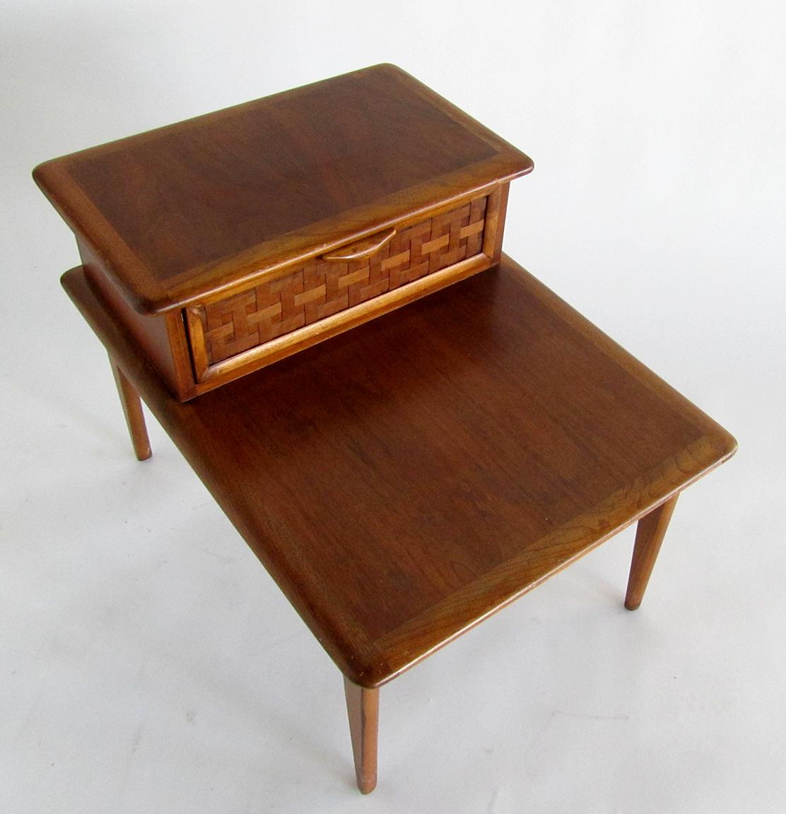 Pair of American Modern Walnut 2-Tier Nightstands, Lane Altavista In Good Condition For Sale In Hollywood, FL