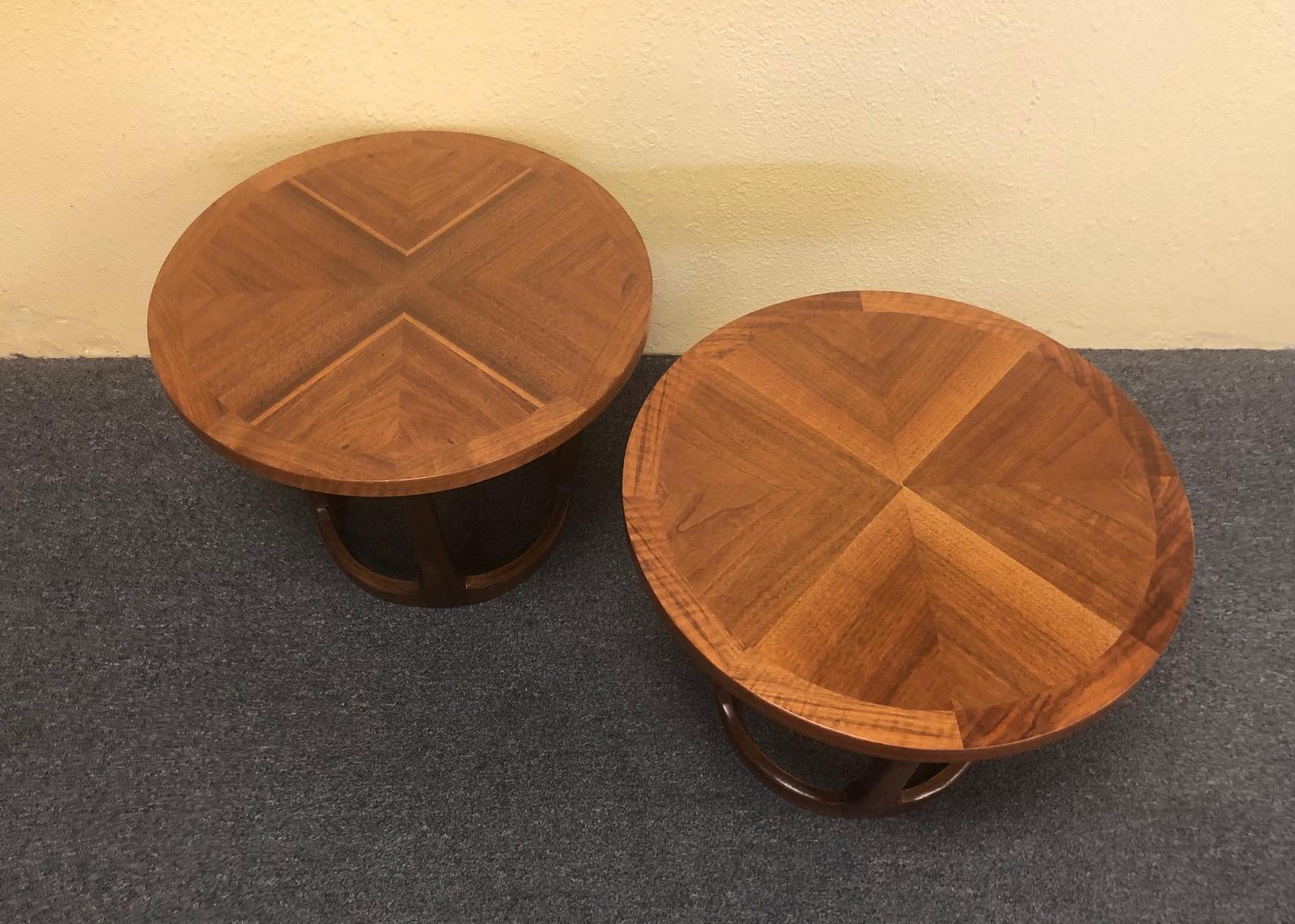 Pair of American Modern Walnut End / Side Tables by Lane Furniture In Good Condition In San Diego, CA