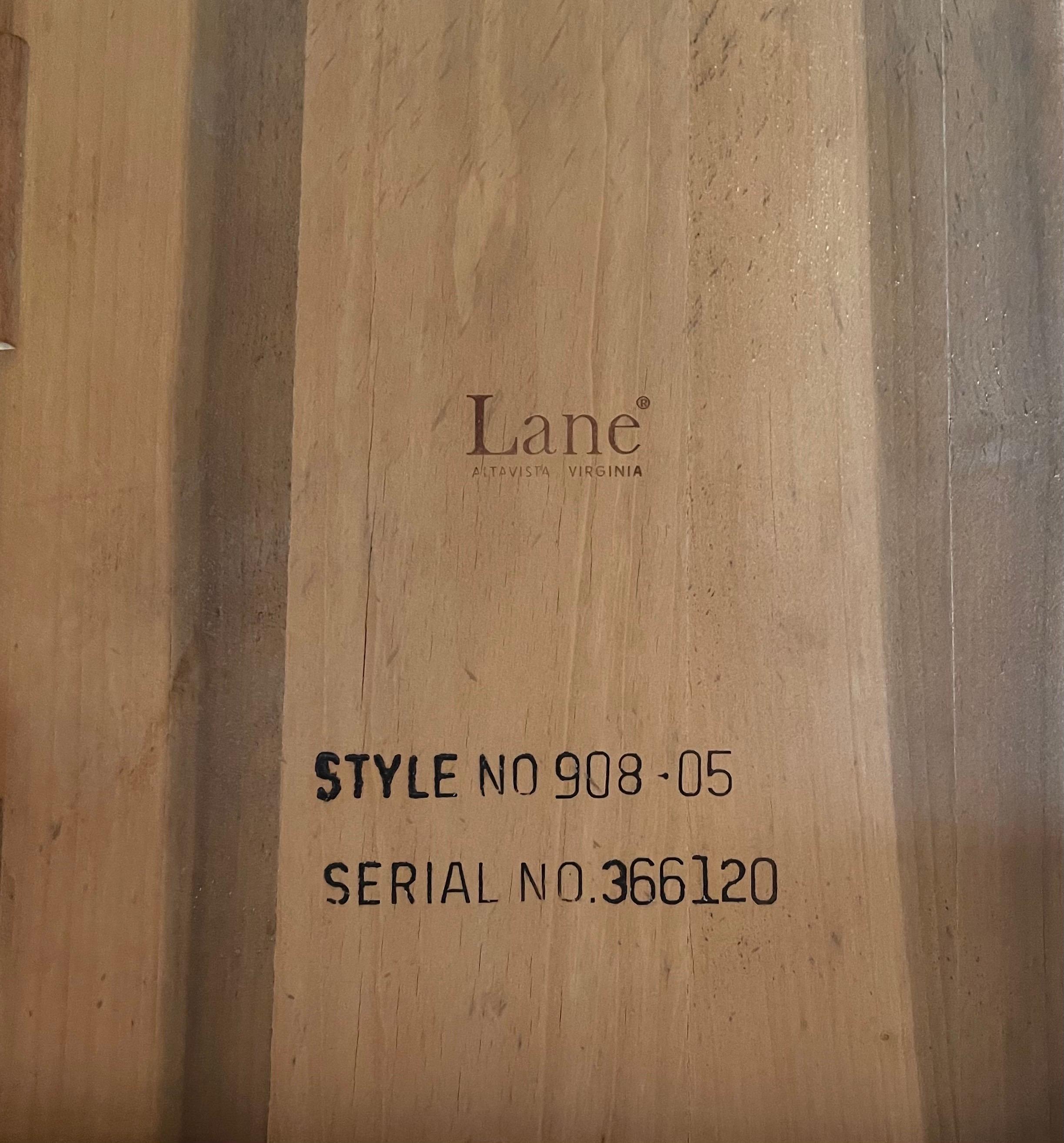 Ein Paar moderne amerikanischer Beistelltische aus Nussbaumholz der Serie „Perception“ von Lane Furniture im Angebot 10