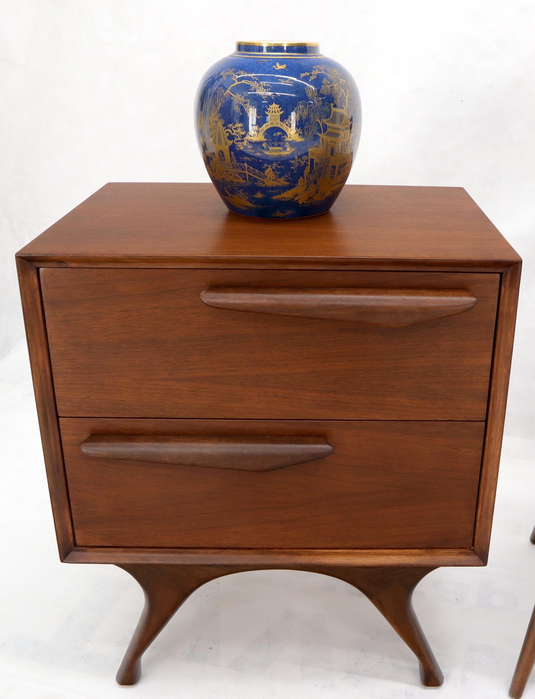 Pair of American Modern Walnut Sculptured Legs Pulls Two Drawers Nightstands For Sale 5
