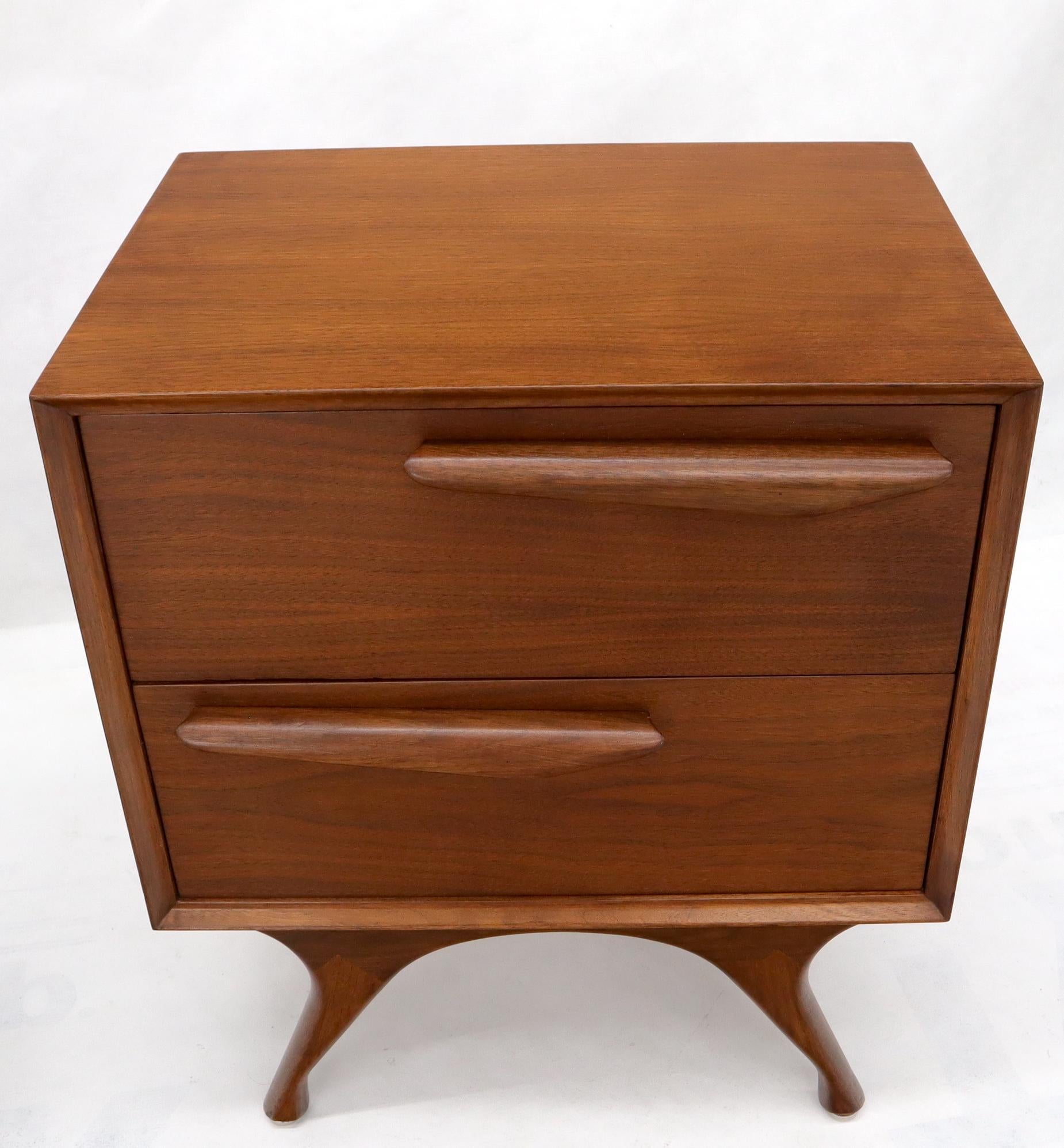 Mid-Century Modern Pair of American Modern Walnut Sculptured Legs Pulls Two Drawers Nightstands For Sale