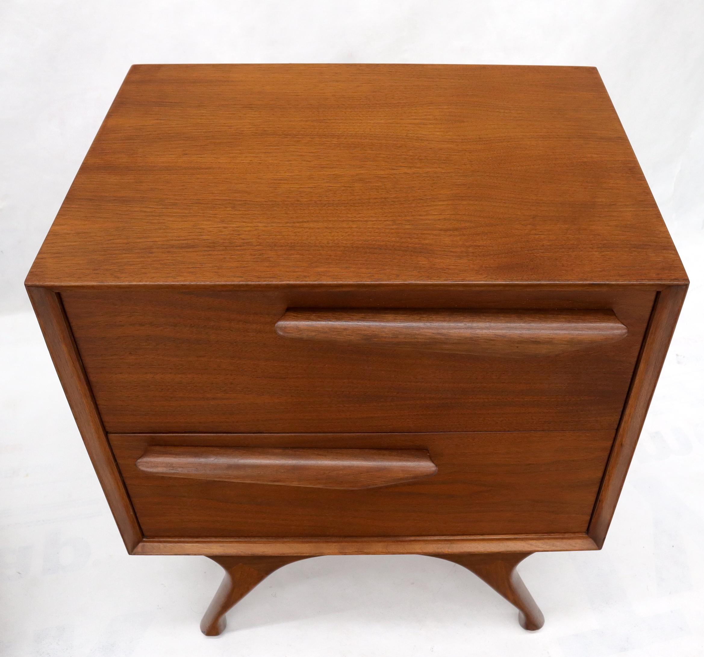 Lacquered Pair of American Modern Walnut Sculptured Legs Pulls Two Drawers Nightstands For Sale
