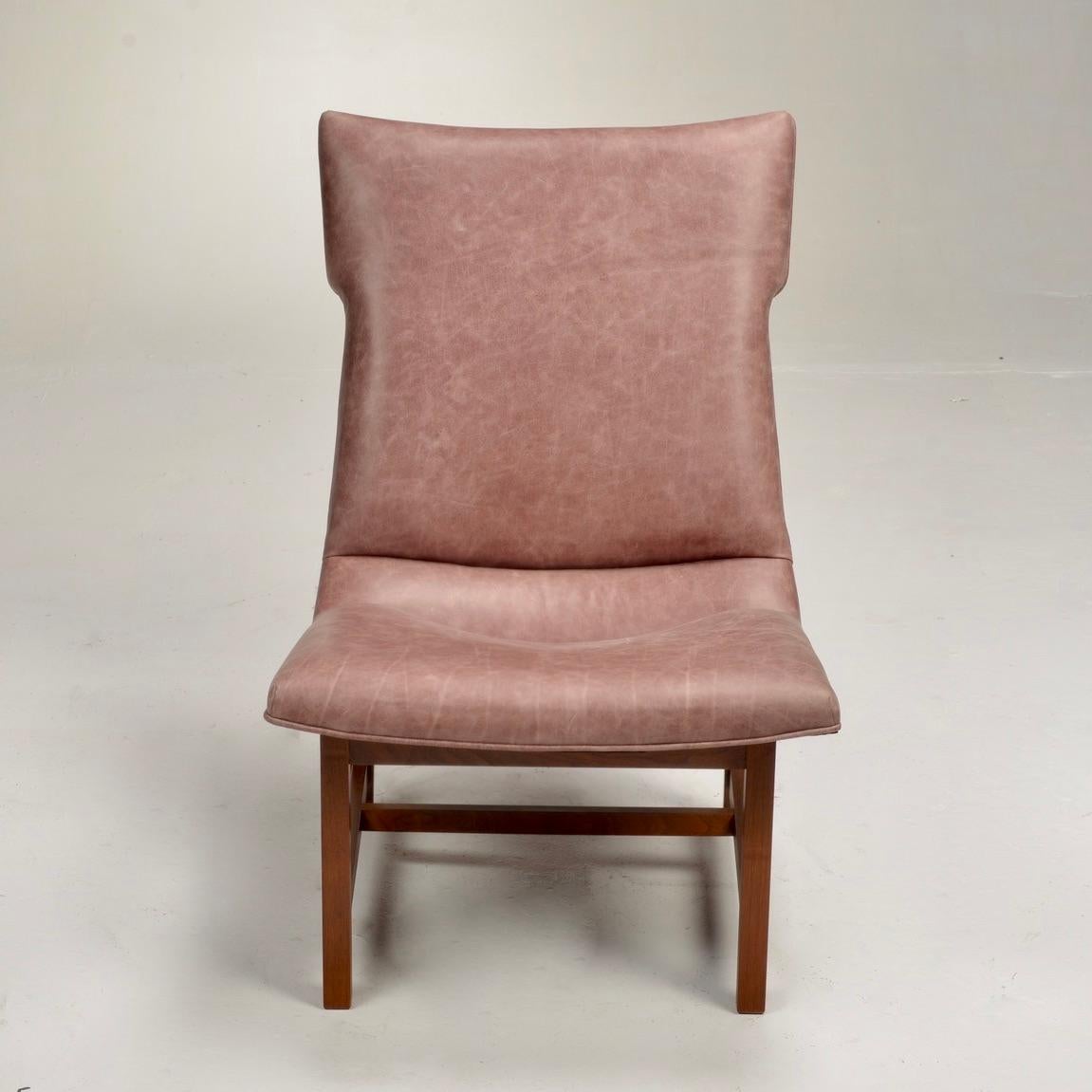 Pair of American Modernist Leather Lounge Chairs For Sale 5