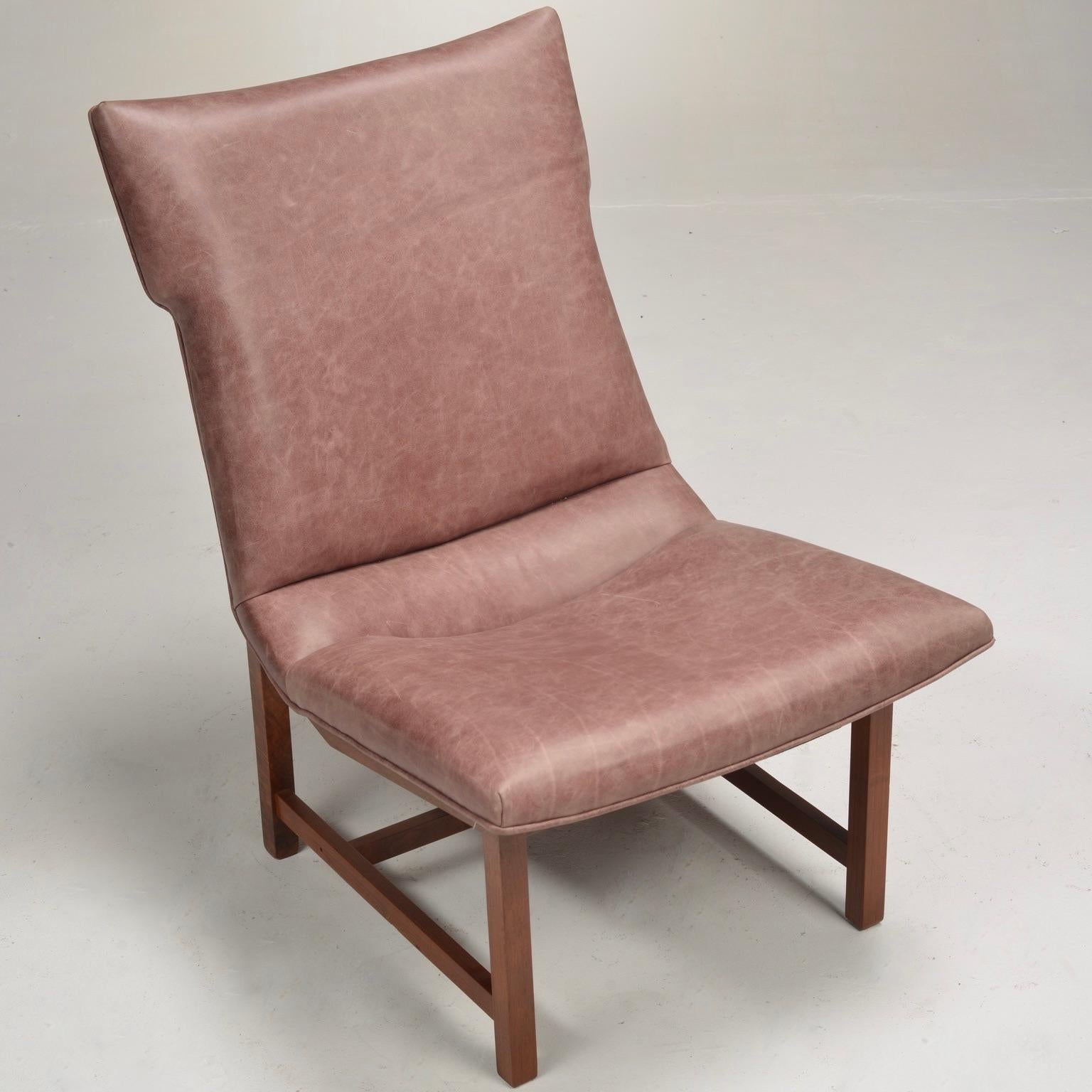 Mid-Century Modern Pair of American Modernist Leather Lounge Chairs For Sale
