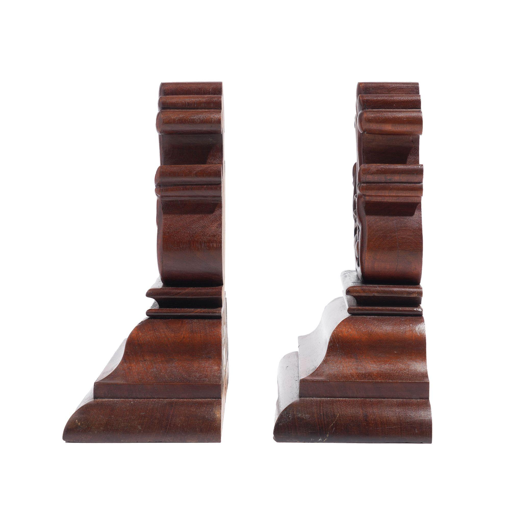 Neoclassico Coppia di mensole da parete neoclassiche americane in mogano, 1830 ca. in vendita
