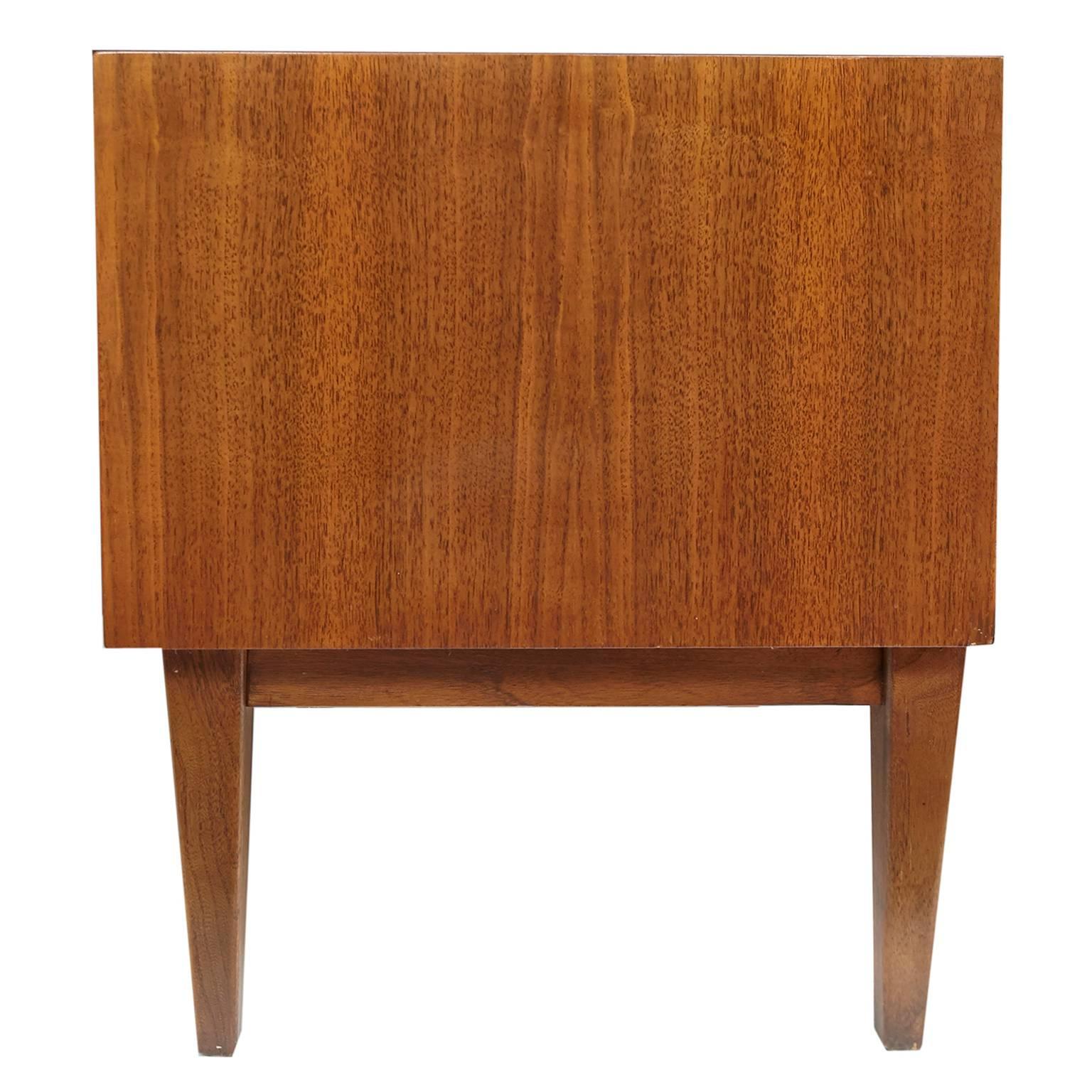 Pair of American of Martinsville Mid-Century Modern Night Stands or End Tables In Good Condition In Tucson, AZ