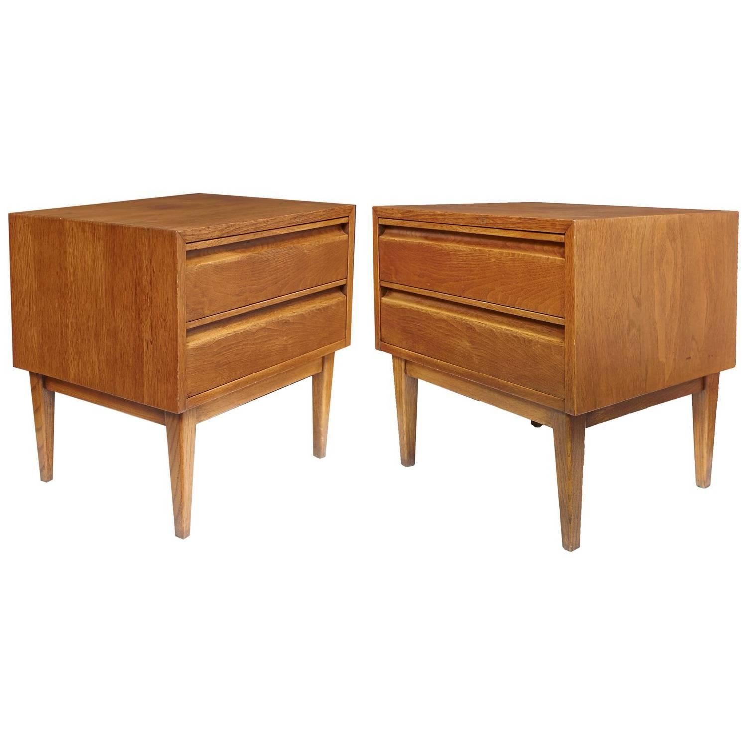 Pair of American of Martinsville Mid-Century Modern Night Stands or End Tables