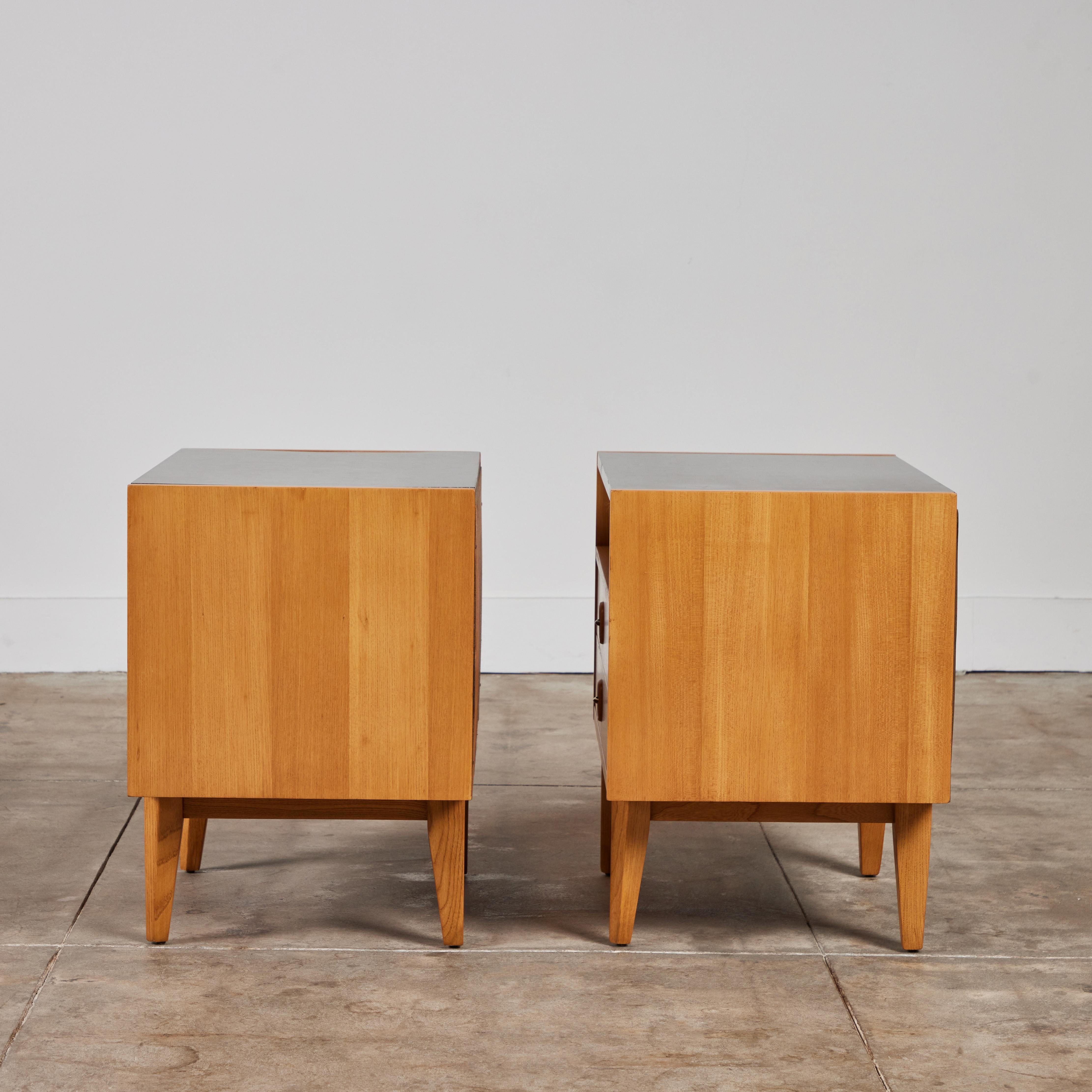 20th Century Pair of American of Martinsville Nightstands For Sale