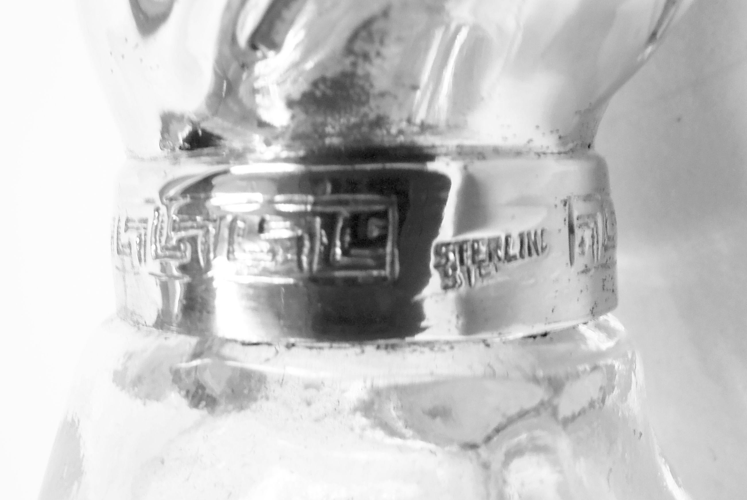 Paire de salières et de poivrières en argent américain avec chien en vente 4