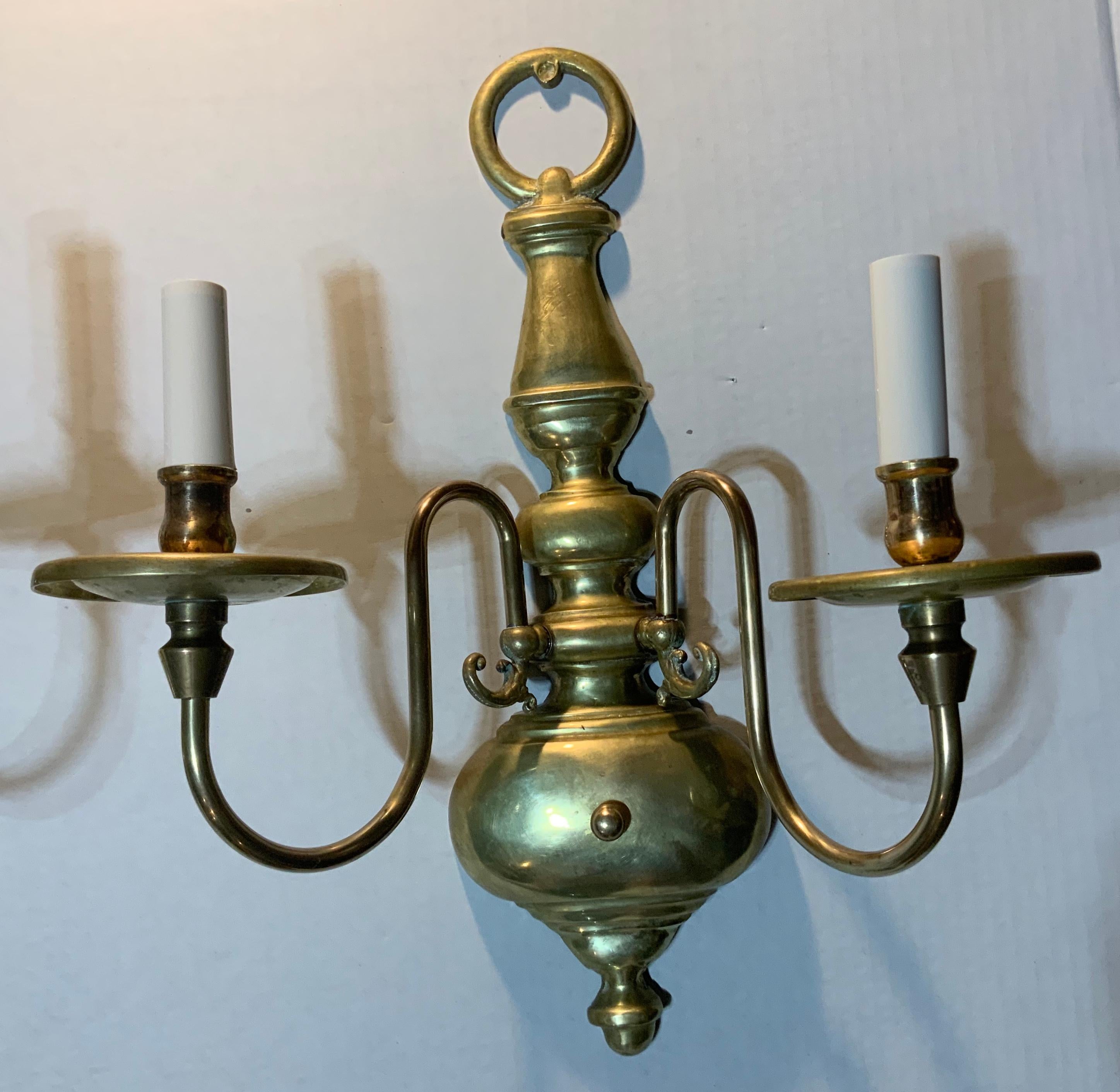 Pair of American Style Brass Wall Sconces In Good Condition For Sale In Delray Beach, FL