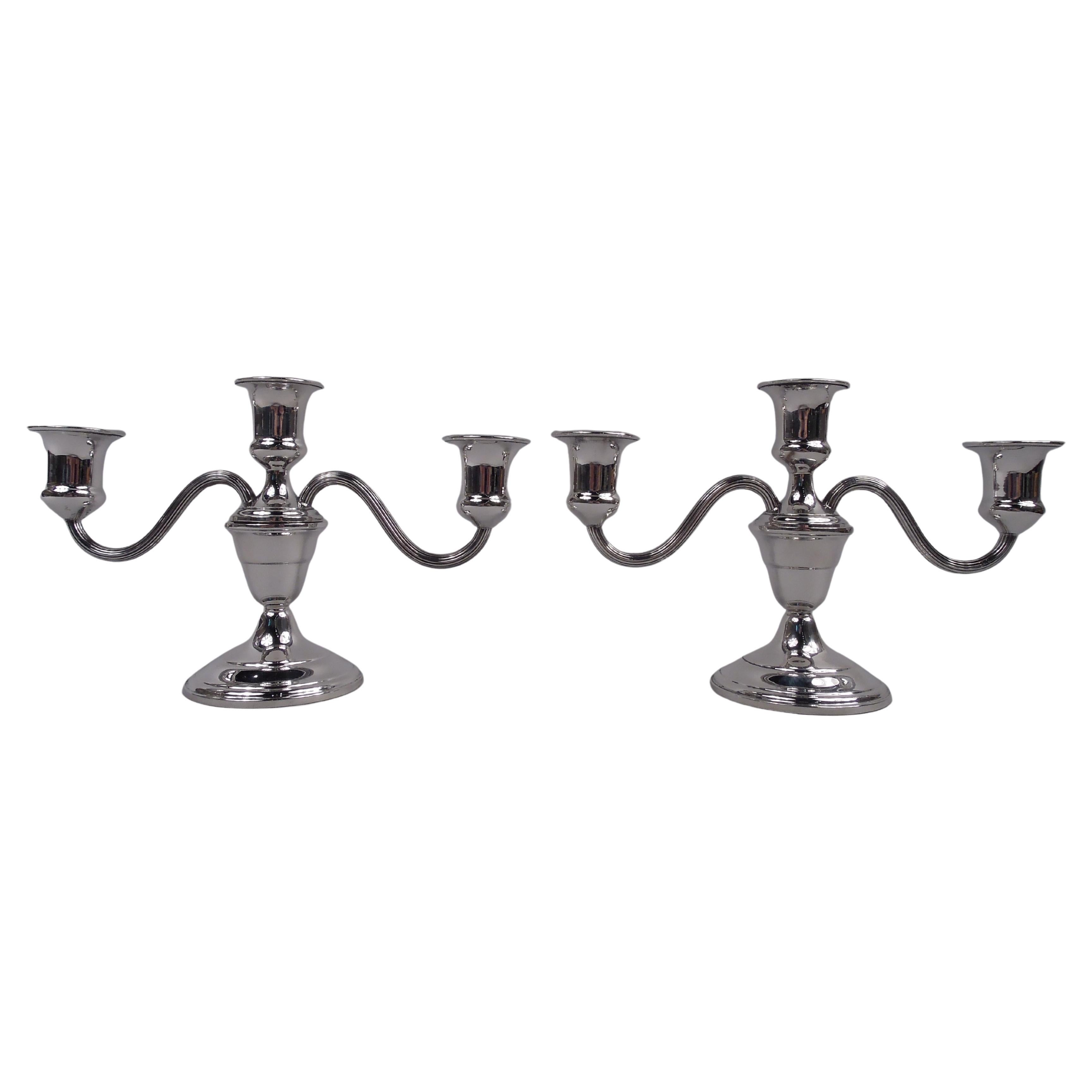 Paire de candélabres traditionnels américains à 3 lumières en argent sterling
