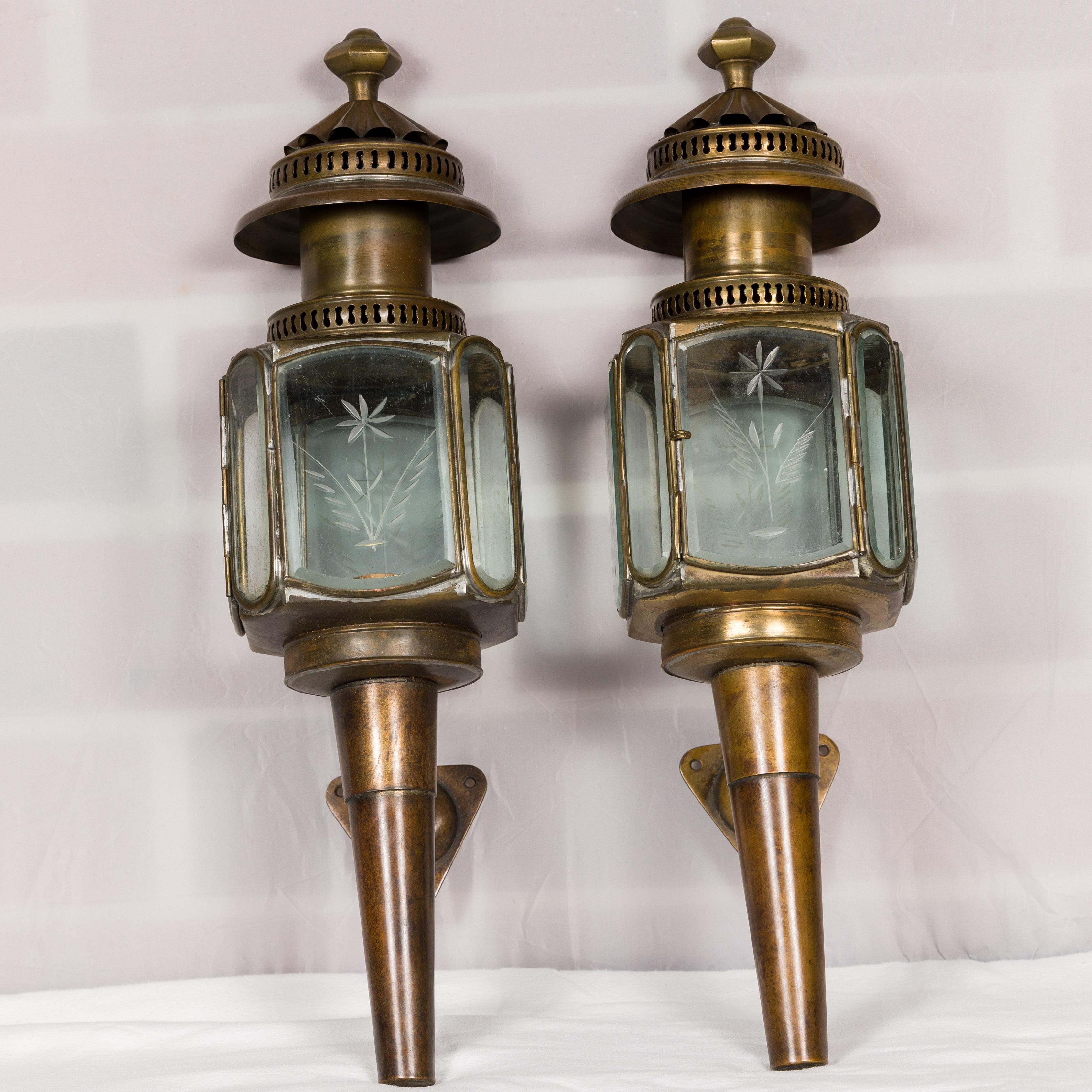 20th Century Pair of American Turn of the Century Wall Lanterns with Etched Glass, circa 1900 For Sale