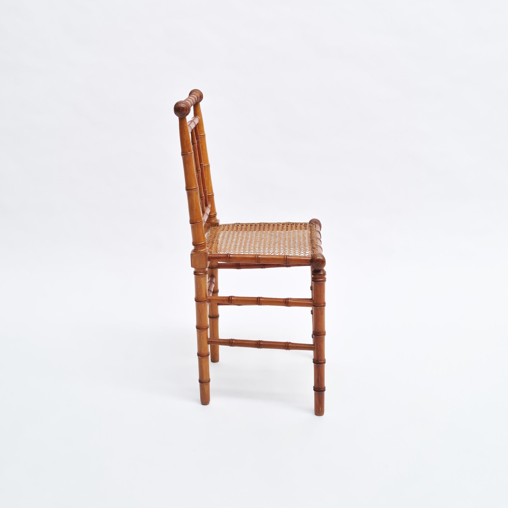 Coppia di poltrone vittoriane americane in finto bambù, 1880 ca. in vendita 4