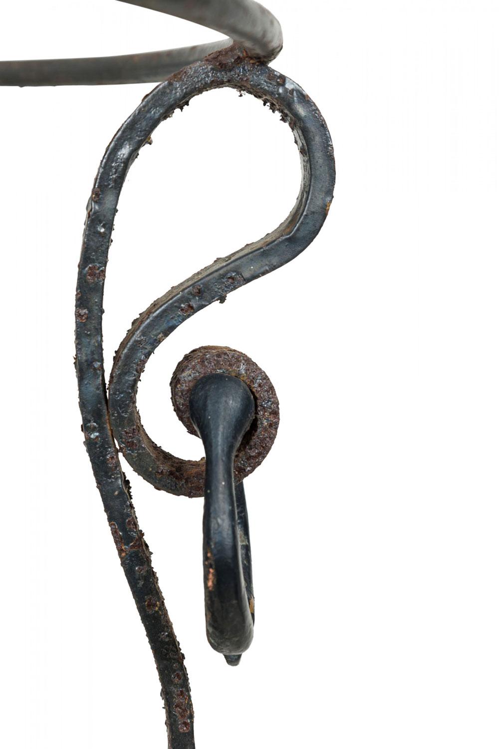 Pareja de Jardineras / Floreros de Exterior de Hierro Forjado de Estilo Victoriano Americano en venta 2