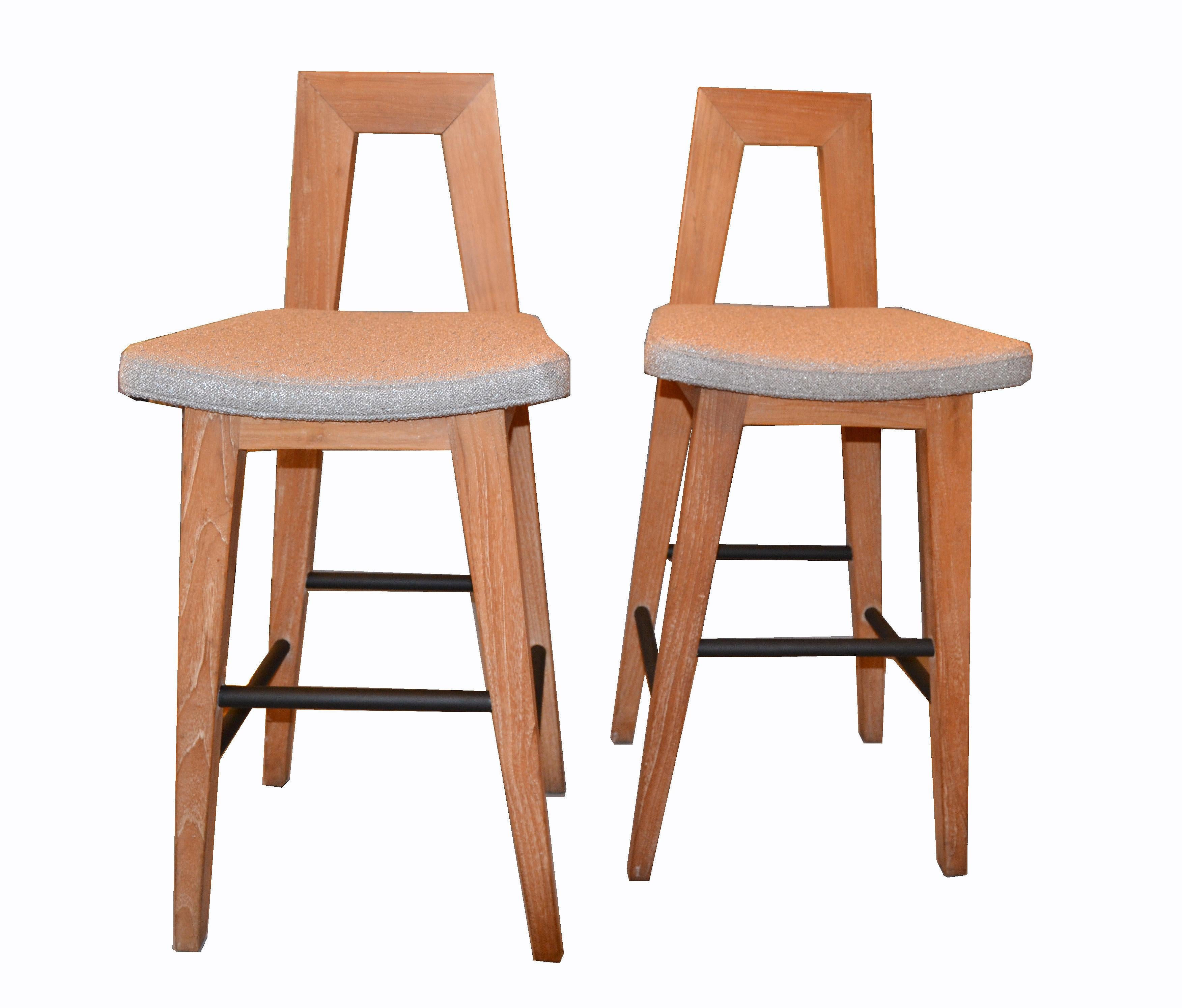 Pair of American white oak and fabric Mid-Century Modern counter height stools.
The seats have been newly upholstered.
The set is firm and sturdy and very comfortable to sit on.