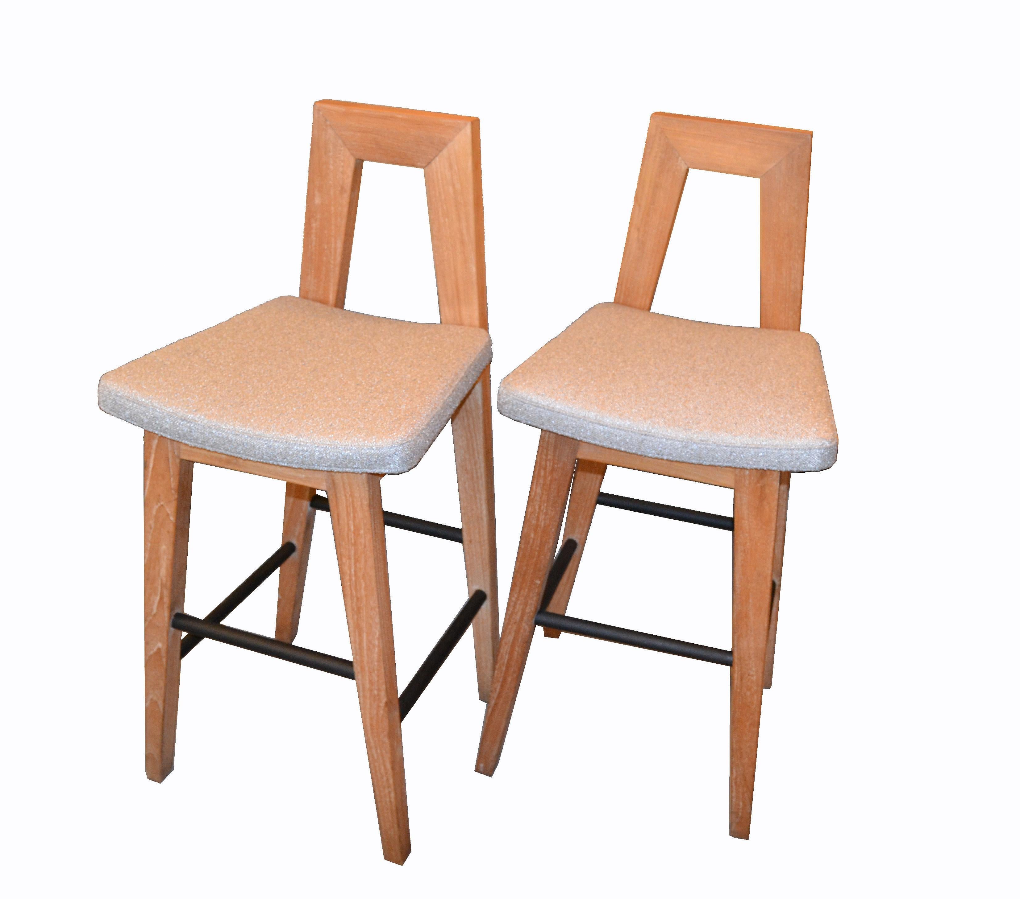 Pair of American White Oak and Fabric Mid-Century Modern Counter Height Stools In Good Condition In Miami, FL