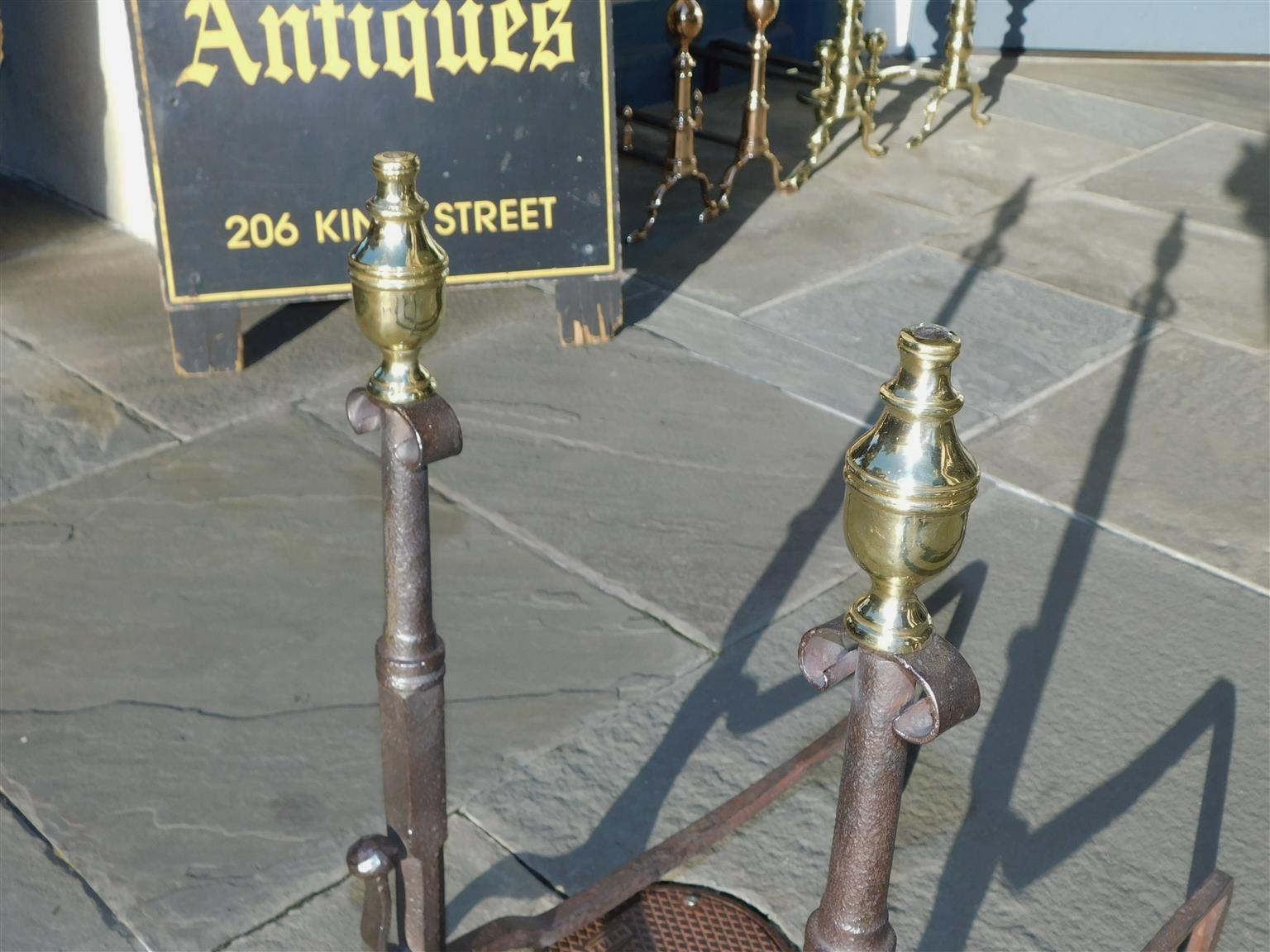 Pair of American Wrought Iron & Brass Urn Final Andirons with Penny Feet, C 1790 In Excellent Condition For Sale In Hollywood, SC