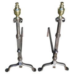Coppia di Androni finali americani in ferro battuto e ottone con piedini, 1790 ca.