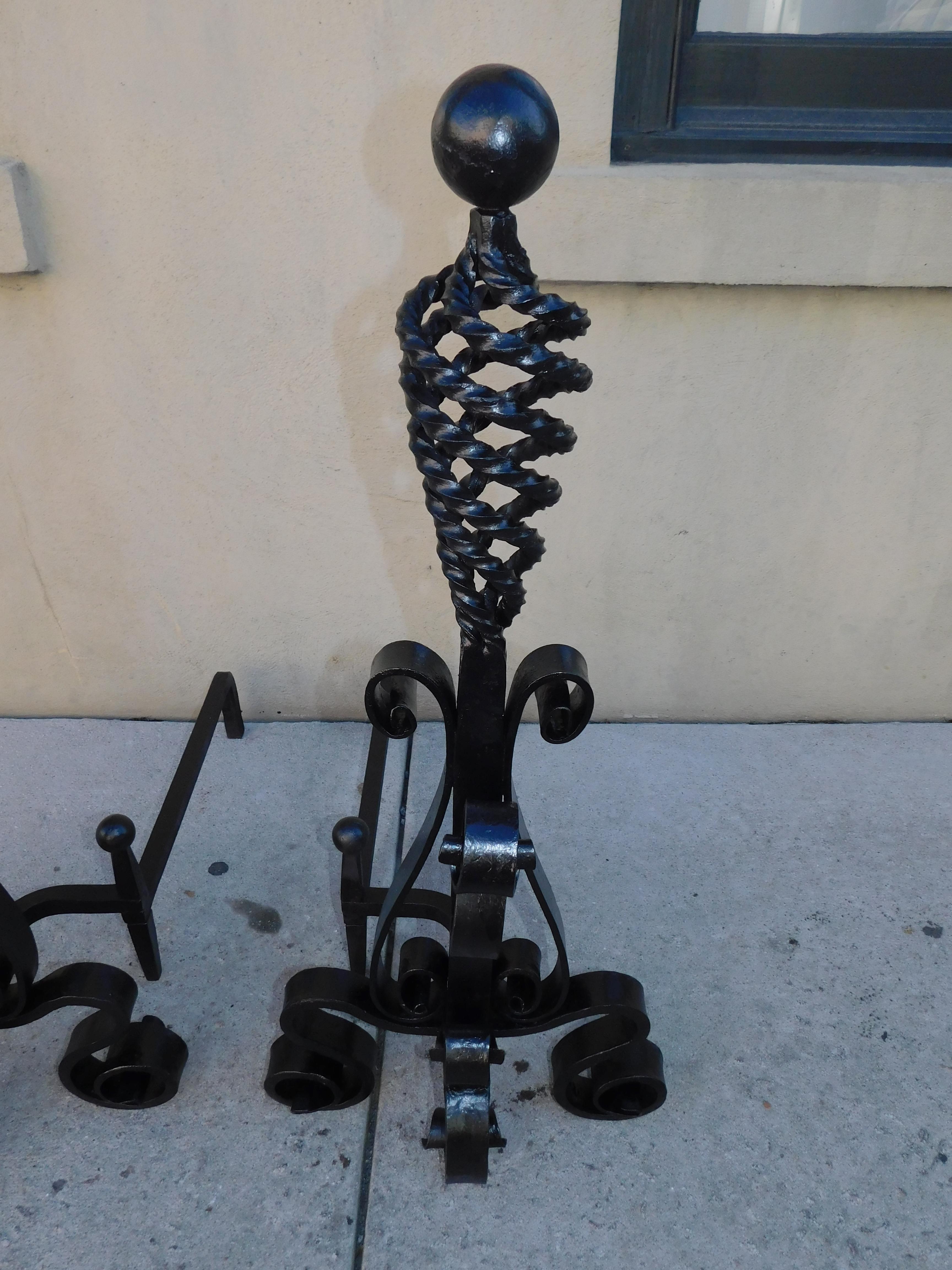 Coppia di androni americani in ferro battuto con zoccolo a spirale e gambe a volute, 1820 in vendita 2