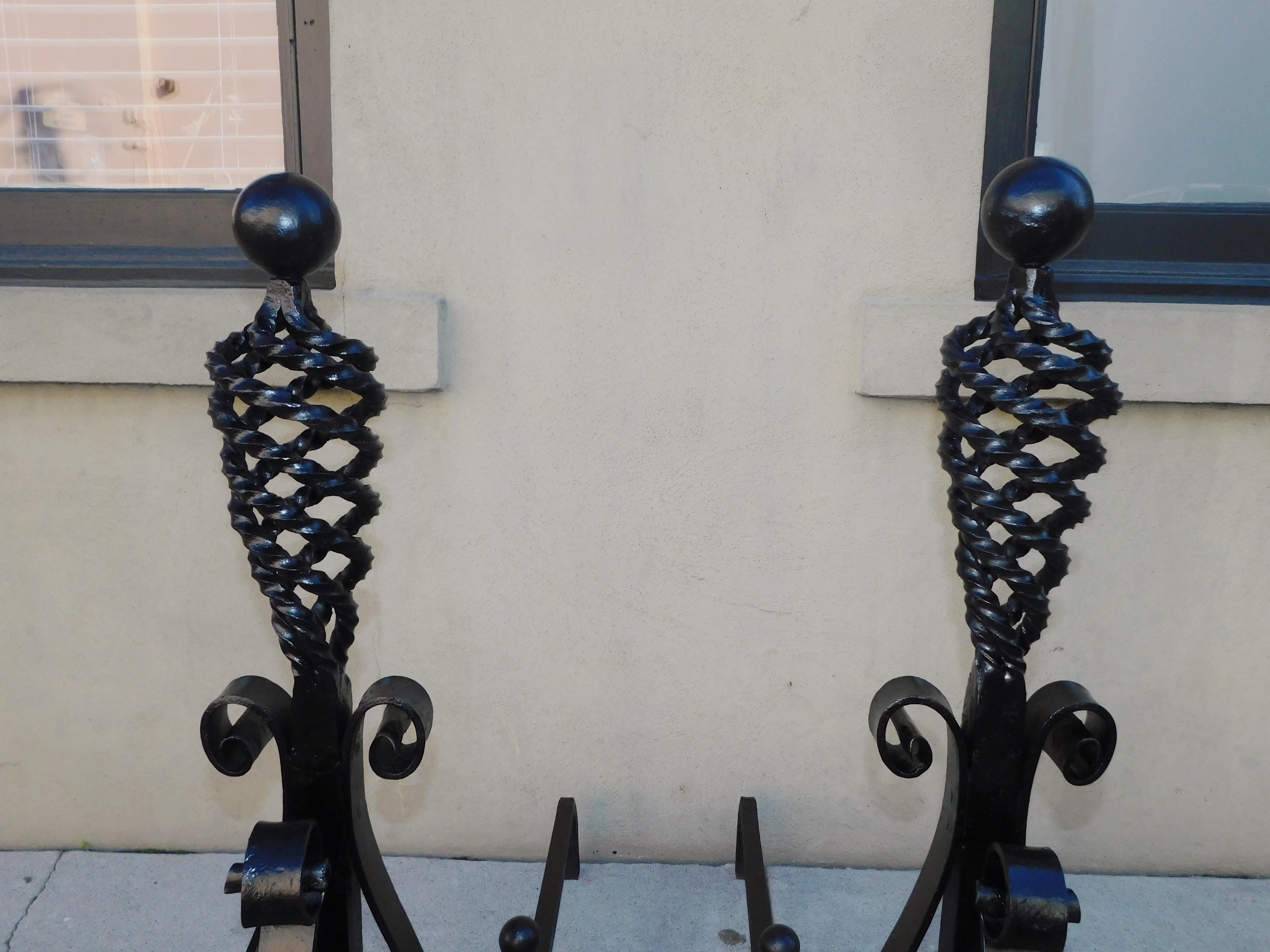 Stile impero americano Coppia di androni americani in ferro battuto con zoccolo a spirale e gambe a volute, 1820 in vendita