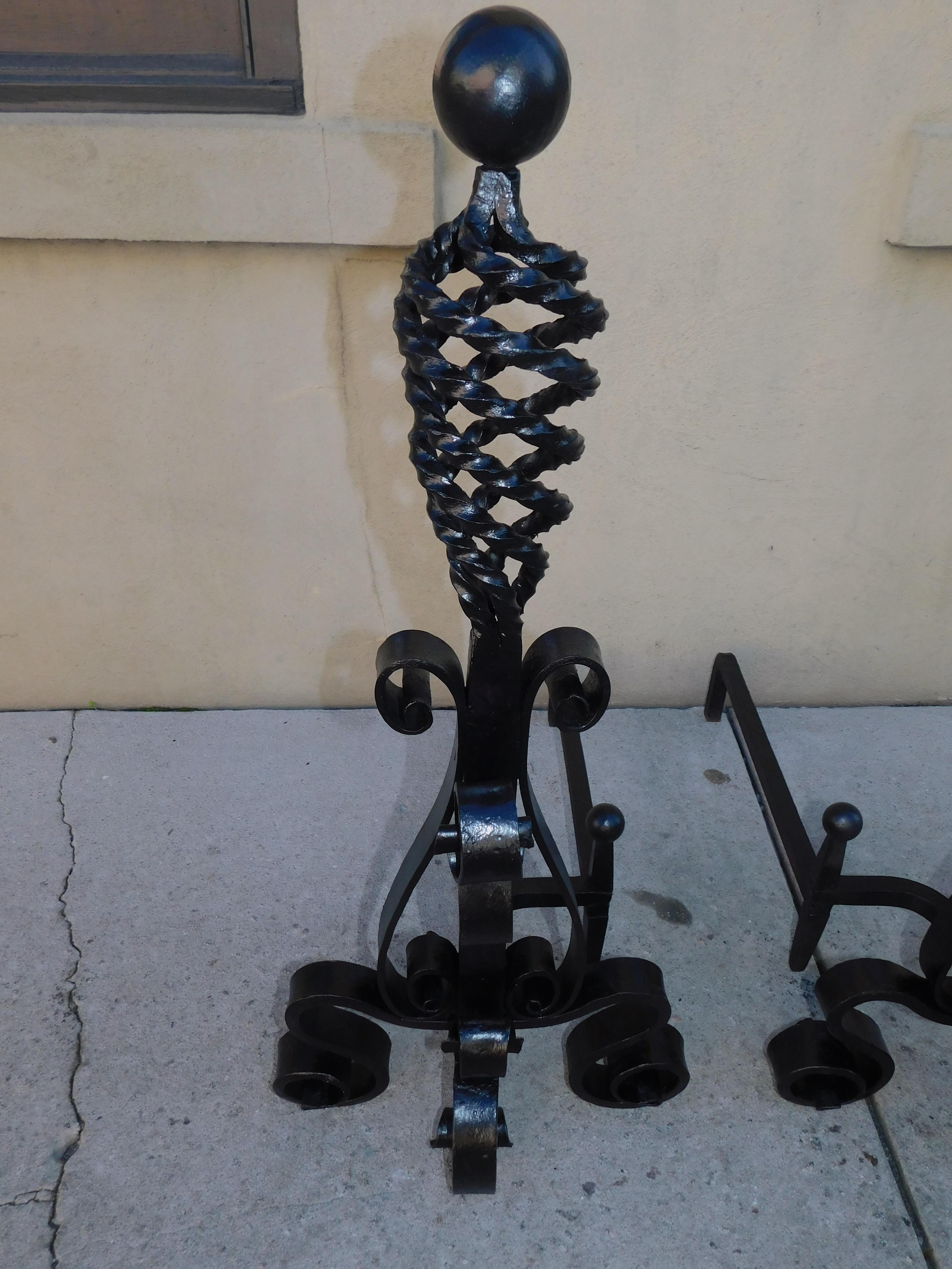 Coppia di androni americani in ferro battuto con zoccolo a spirale e gambe a volute, 1820 in vendita 1