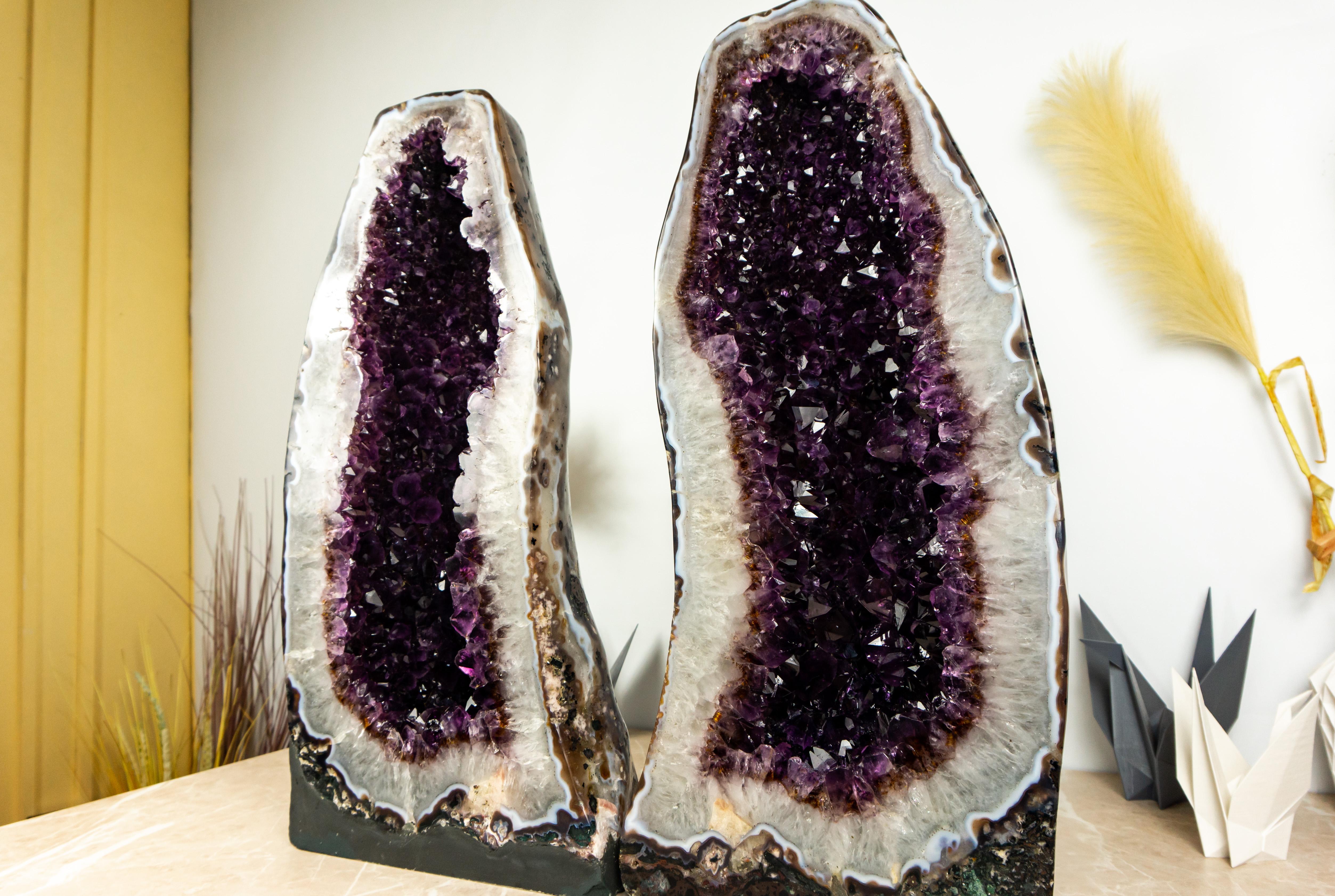 Pair of Amethyst Cathedral Geodes with AAA Bi-Color Dark Purple Amethyst In Excellent Condition For Sale In Ametista Do Sul, BR