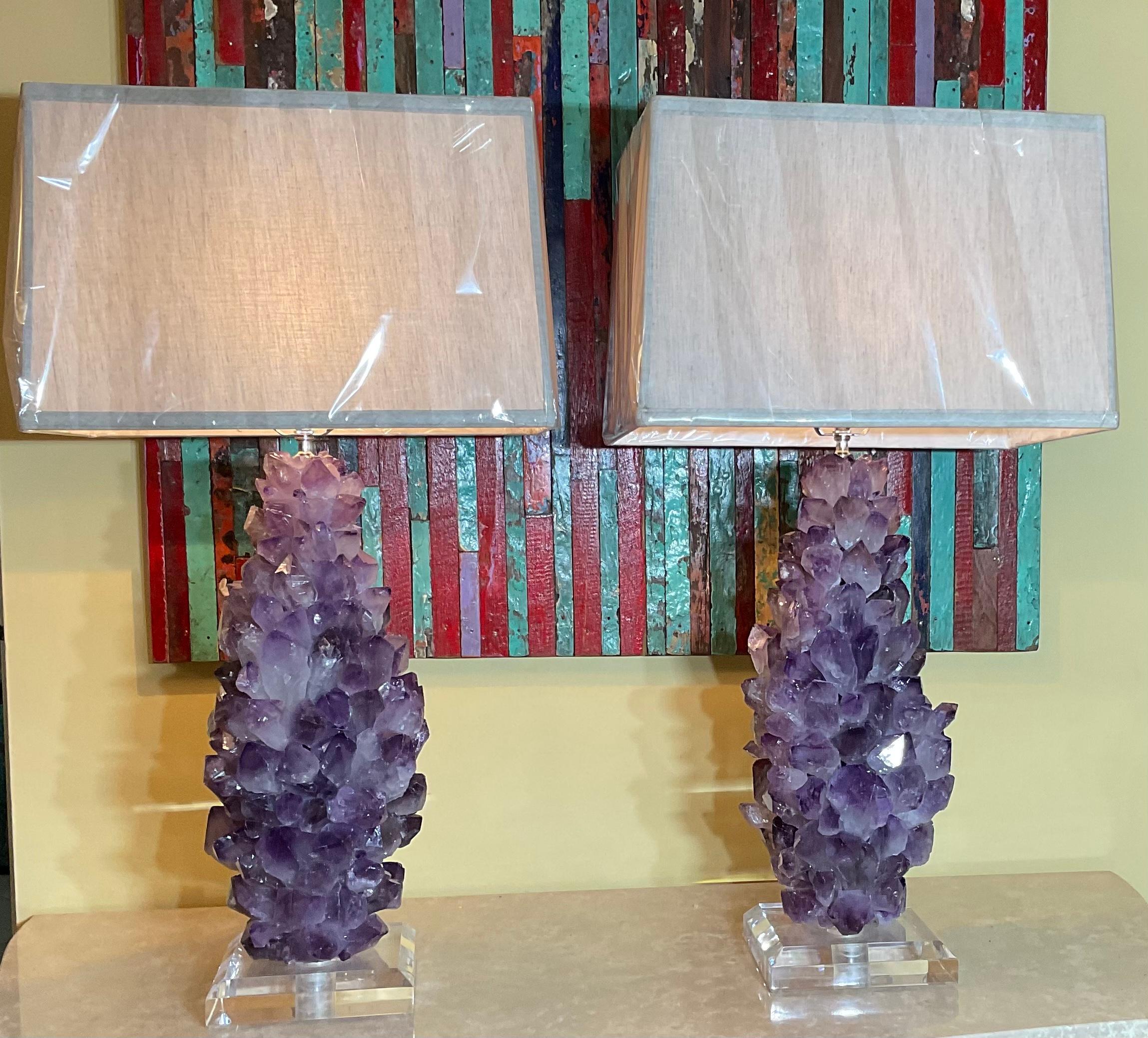 Pair of Amethyst Crystal Quartz Table Lamps By Joseph Malekan  In Good Condition For Sale In Delray Beach, FL