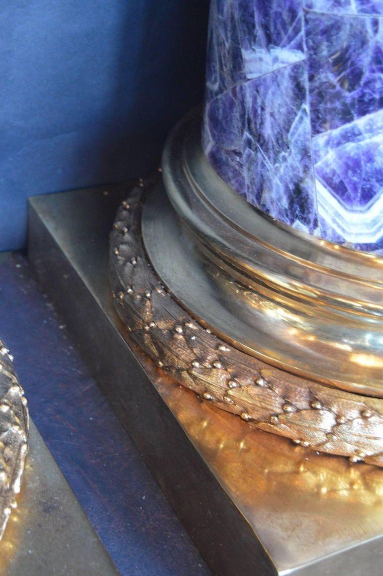 Paar Amethystsäulen im Empire-Stil im Zustand „Hervorragend“ im Angebot in Los Angeles, CA