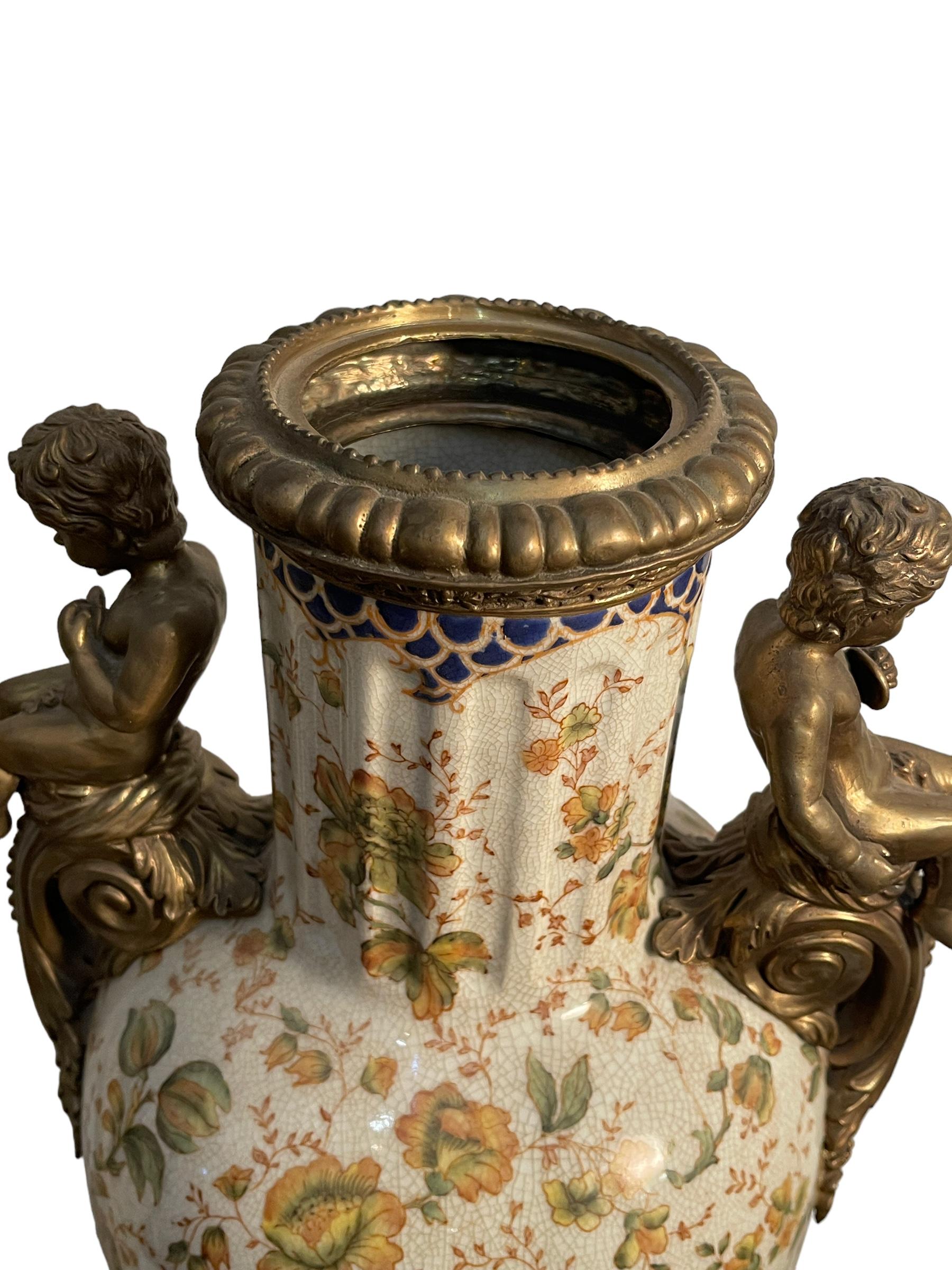 Pair of amphorae, 20th century, Louis XVI style, Wong Lee 1895 In Good Condition In Monza, IT