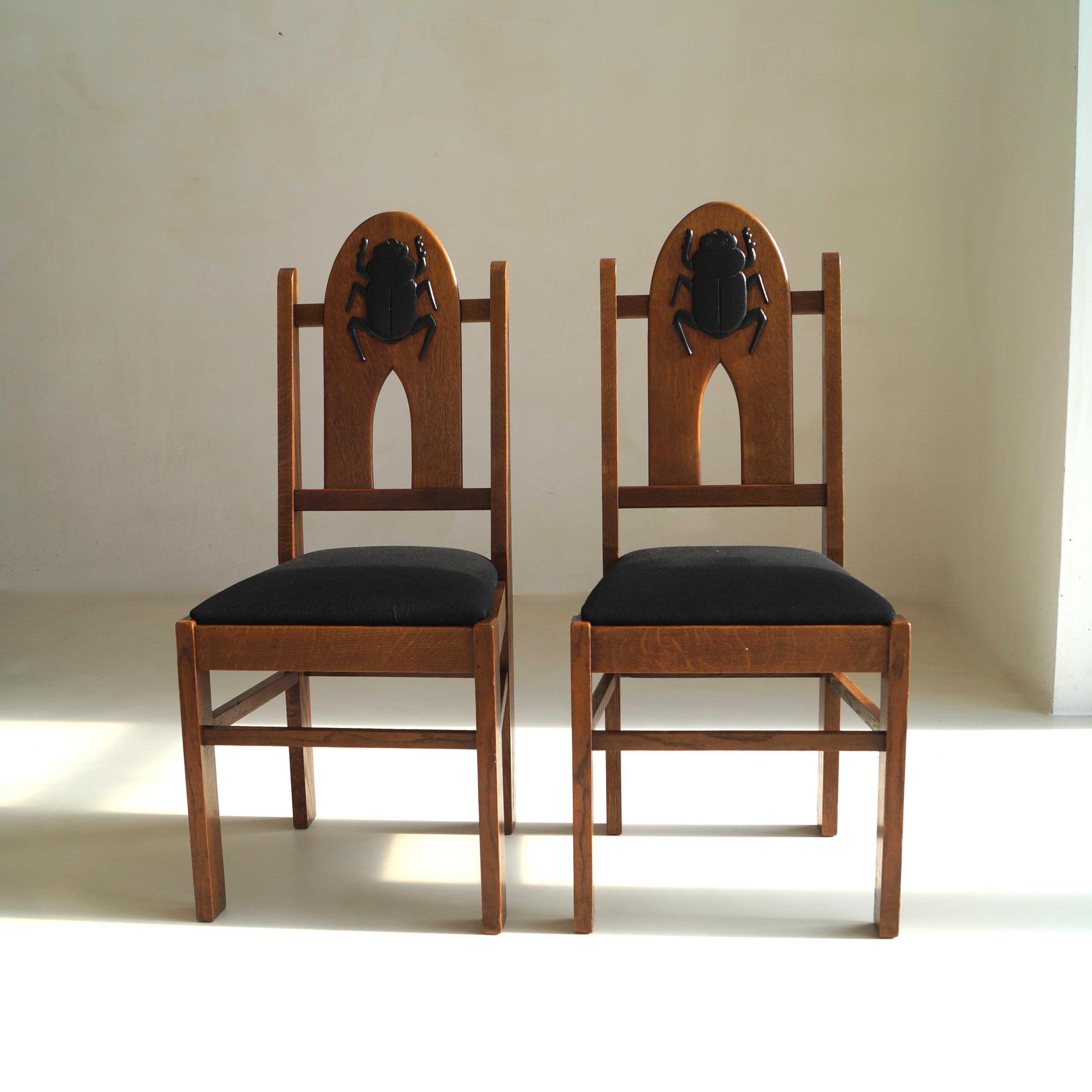 Pair of Amsterdam School Chairs with 'Egyptomania' Scarabs on backrest, c. 1925 In Good Condition For Sale In EVERDINGEN, NL