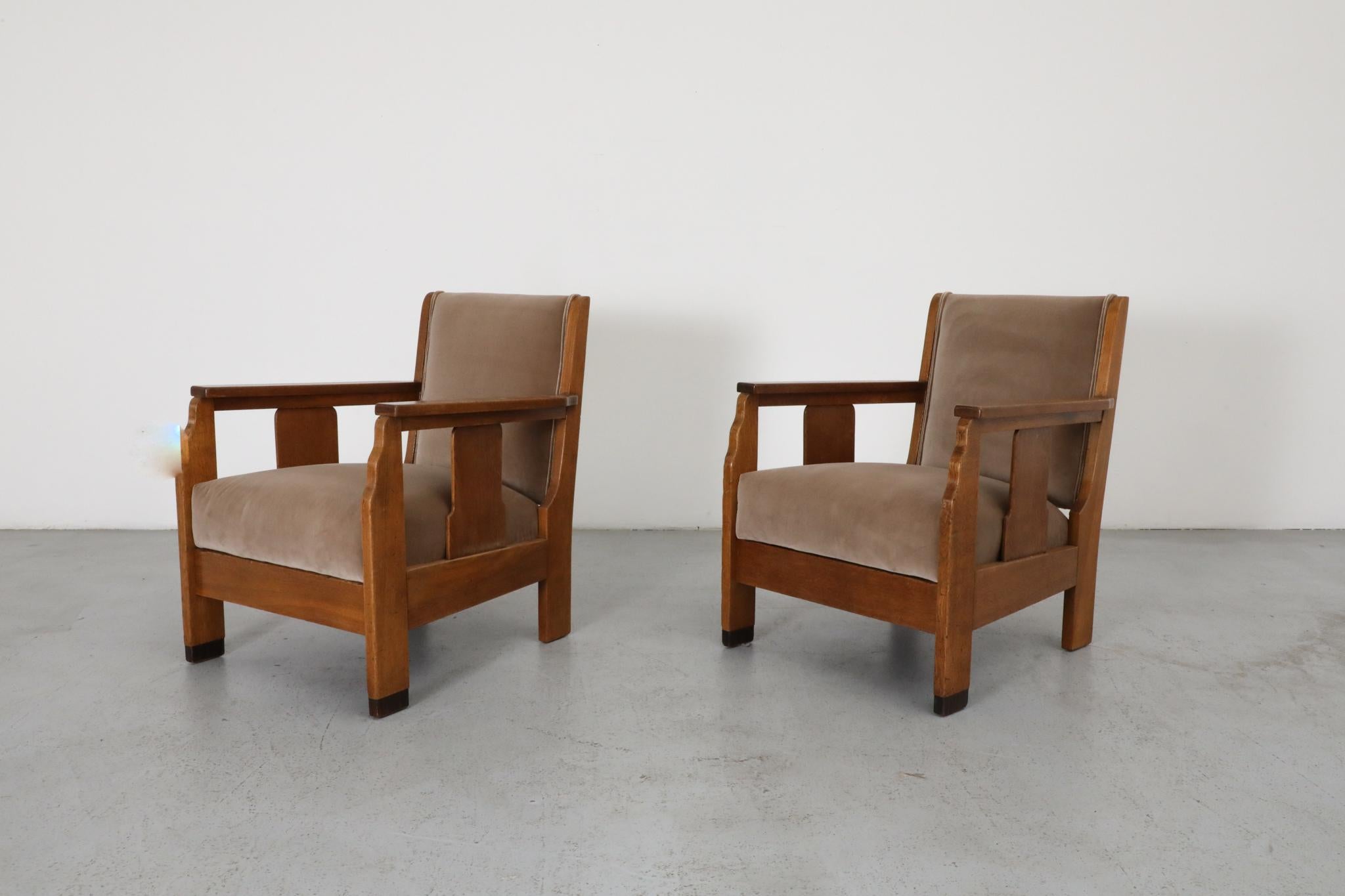 Paire de chaises longues d'école d'Amsterdam avec assise en velours jute et bois Art déco Bon état - En vente à Los Angeles, CA