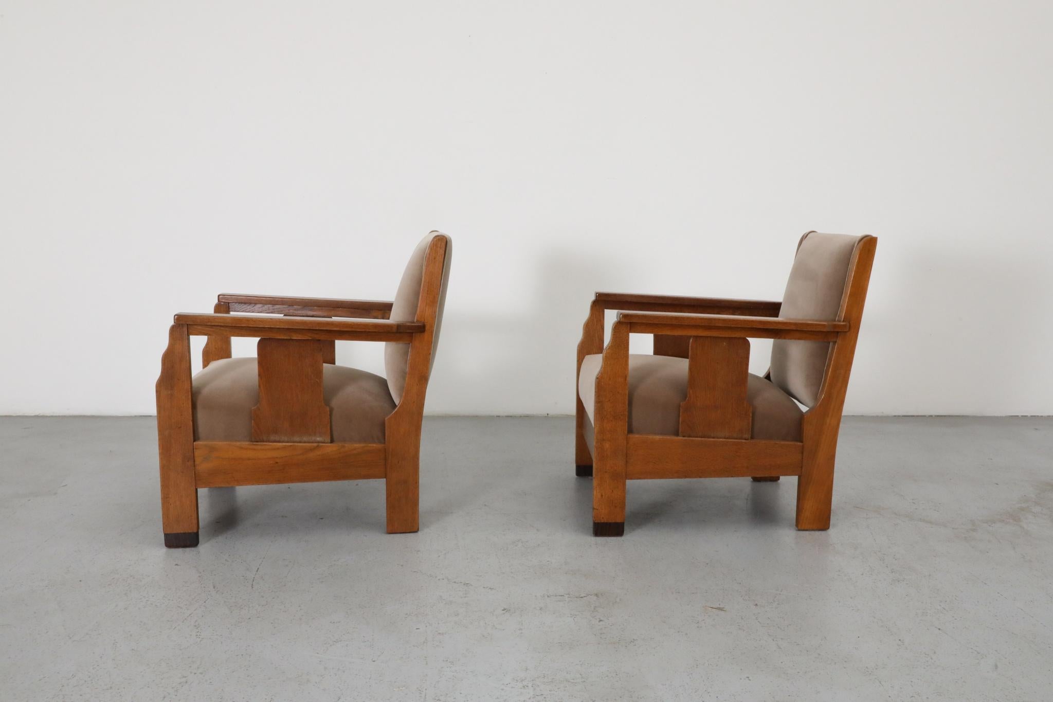 Début du 20ème siècle Paire de chaises longues d'école d'Amsterdam avec assise en velours jute et bois Art déco en vente