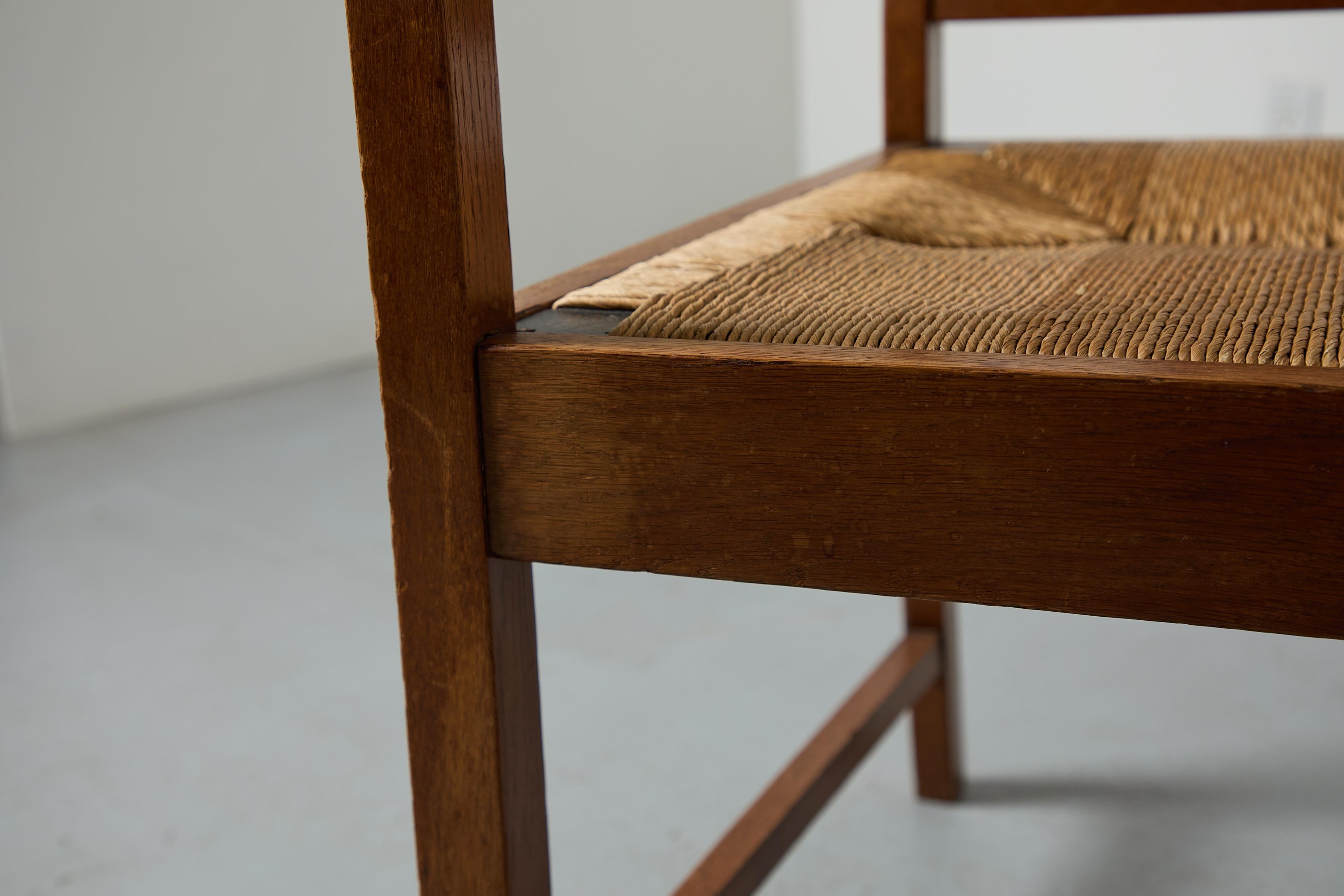 Paire de chaises à accoudoirs en chêne et jonc de l'école d'Amsterdam en vente 4