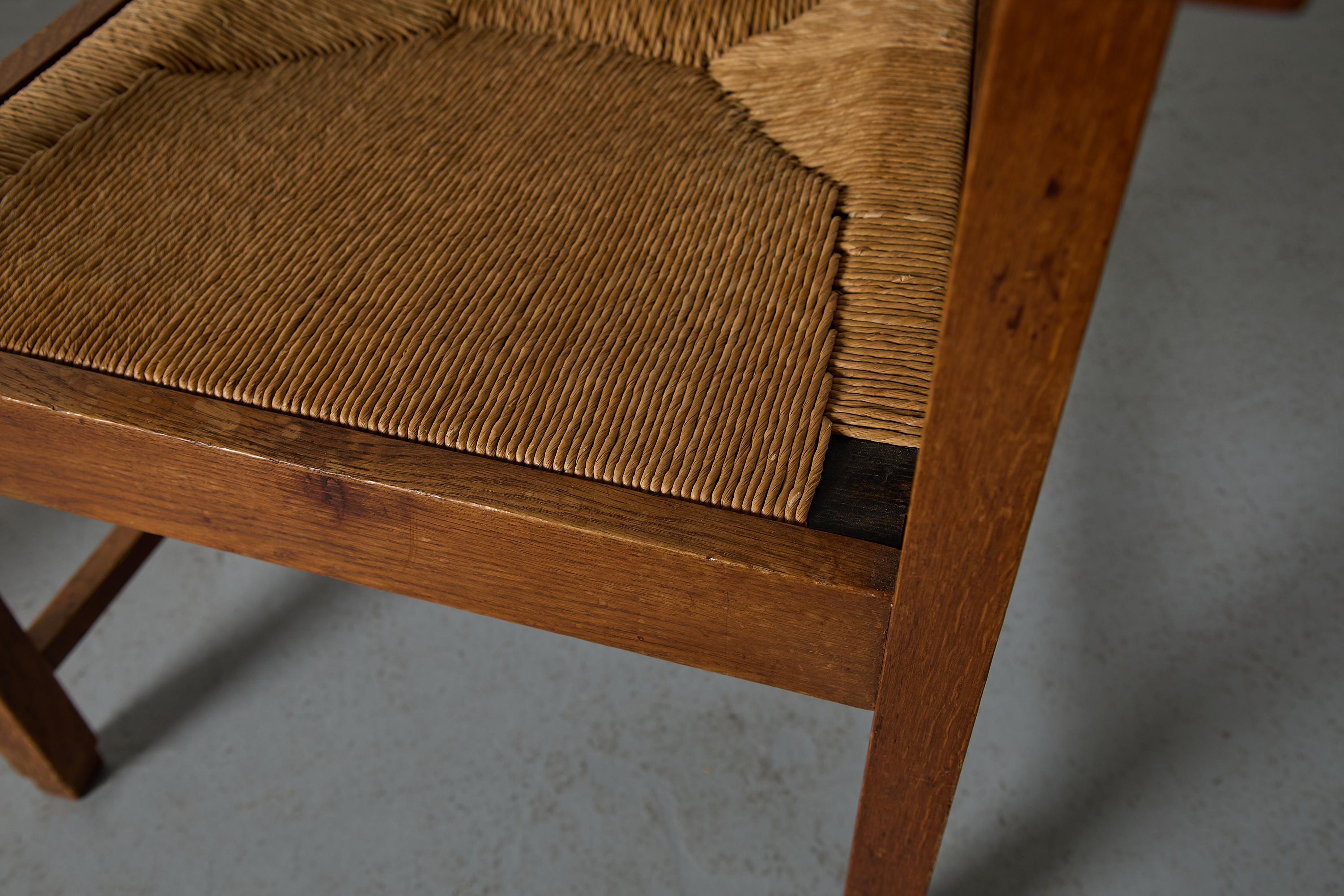 Paire de chaises à accoudoirs en chêne et jonc de l'école d'Amsterdam en vente 5